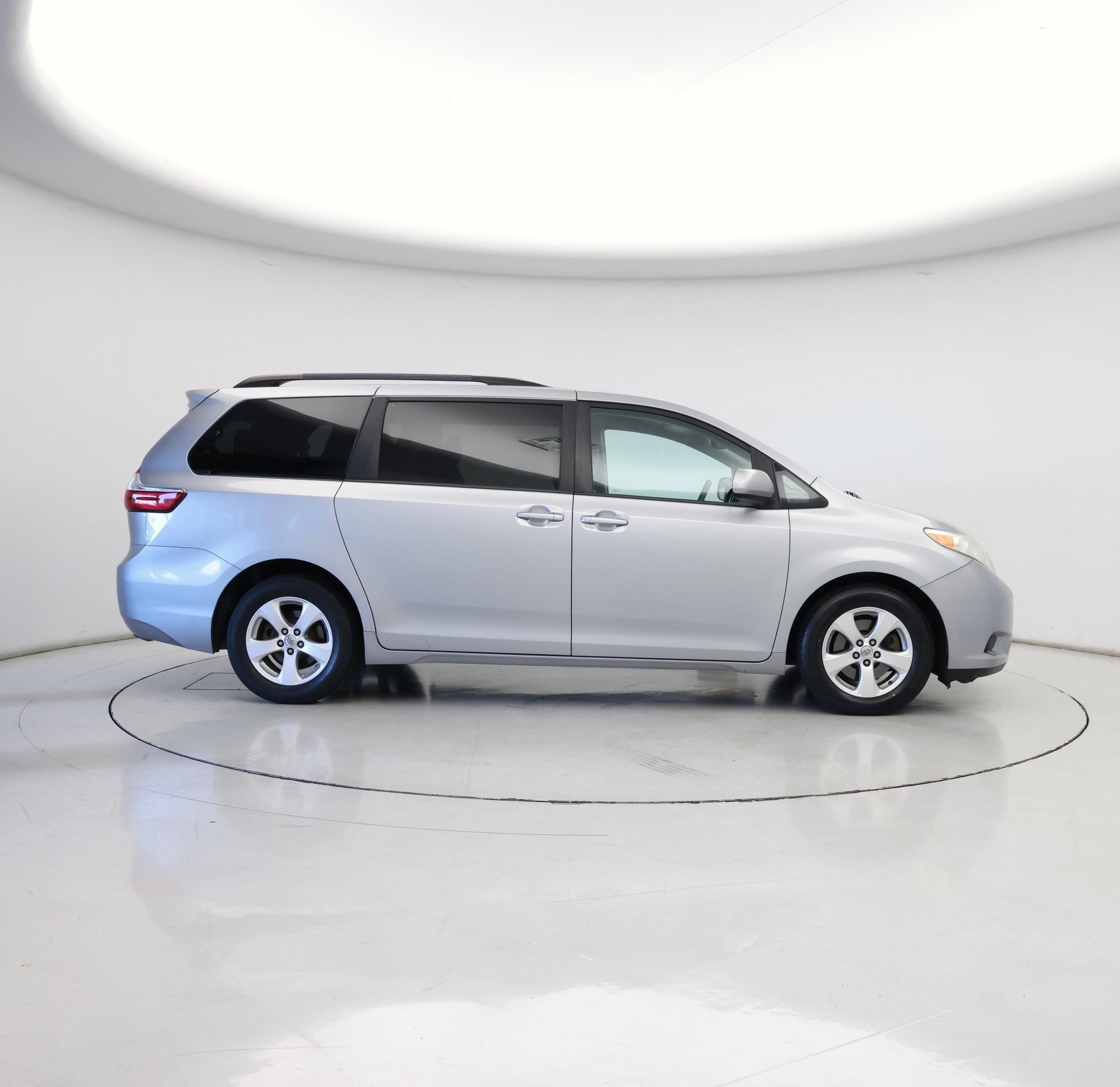 Thumbnail: 2017 Toyota Sienna - 7