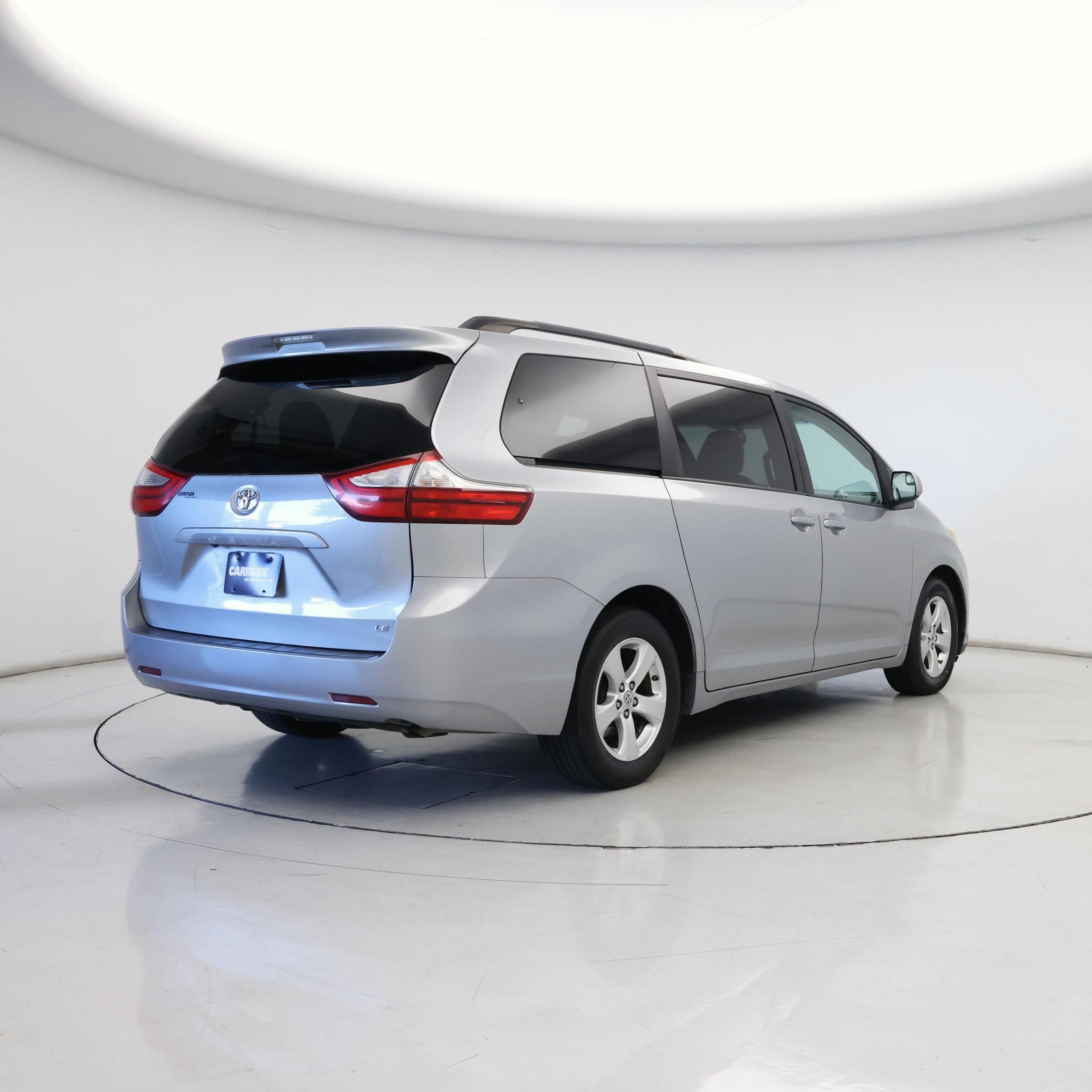 Thumbnail: 2017 Toyota Sienna - 8