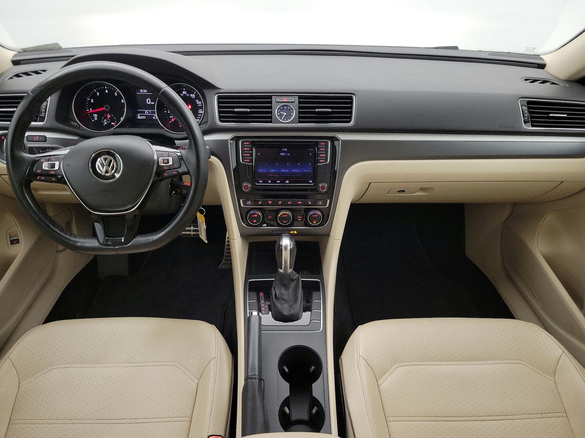 Thumbnail: 2017 Volkswagen Passat - 9