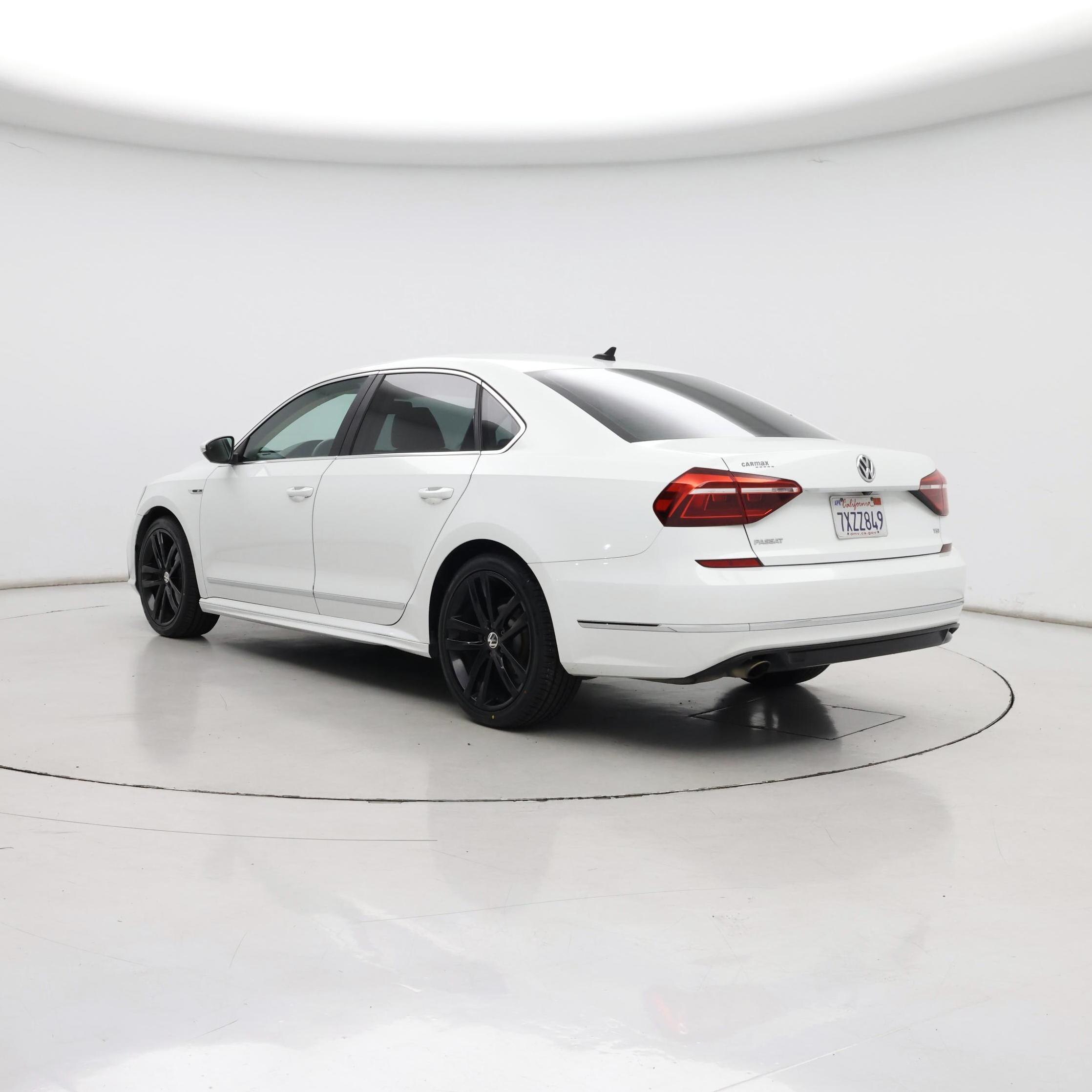 Thumbnail: 2017 Volkswagen Passat - 2