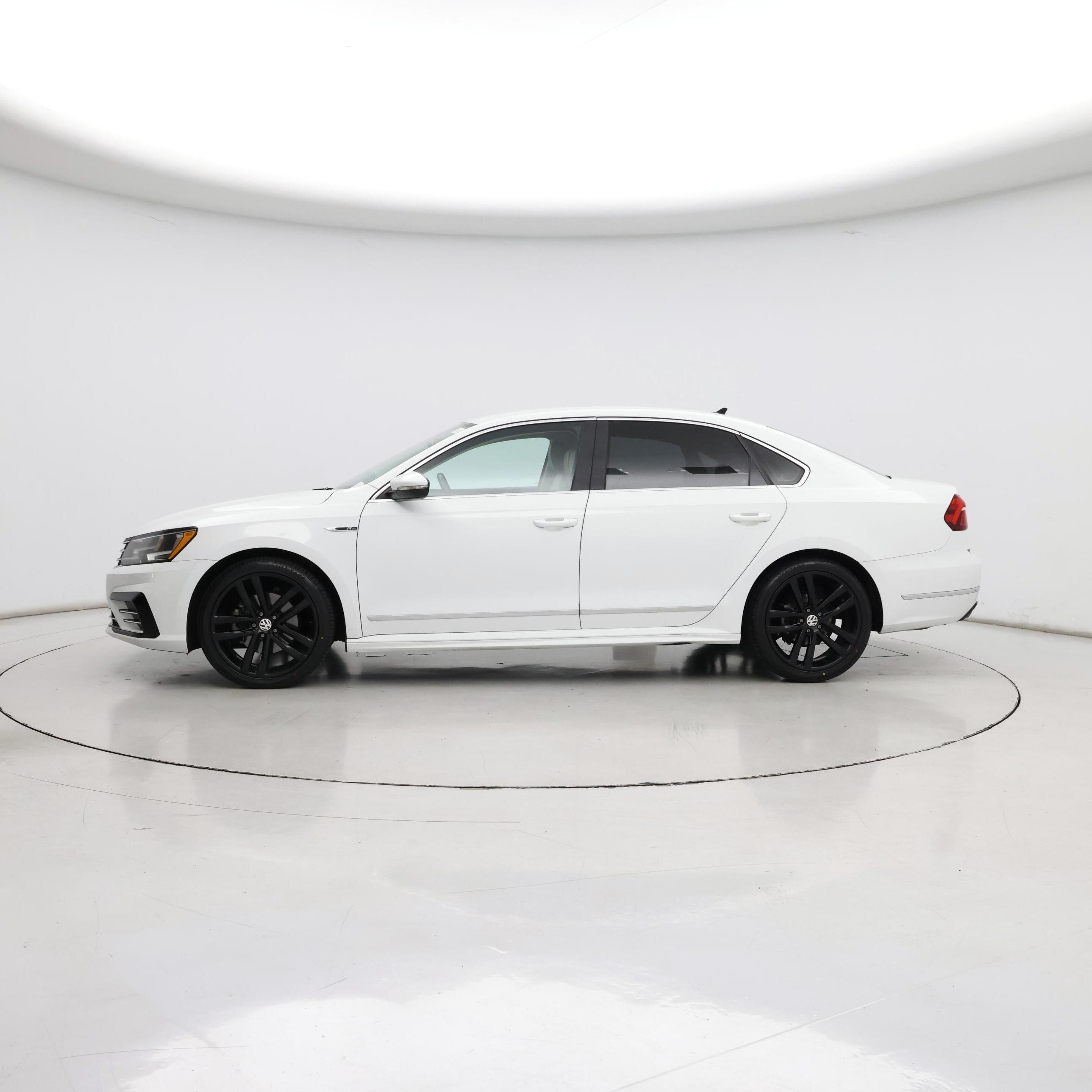 Thumbnail: 2017 Volkswagen Passat - 3