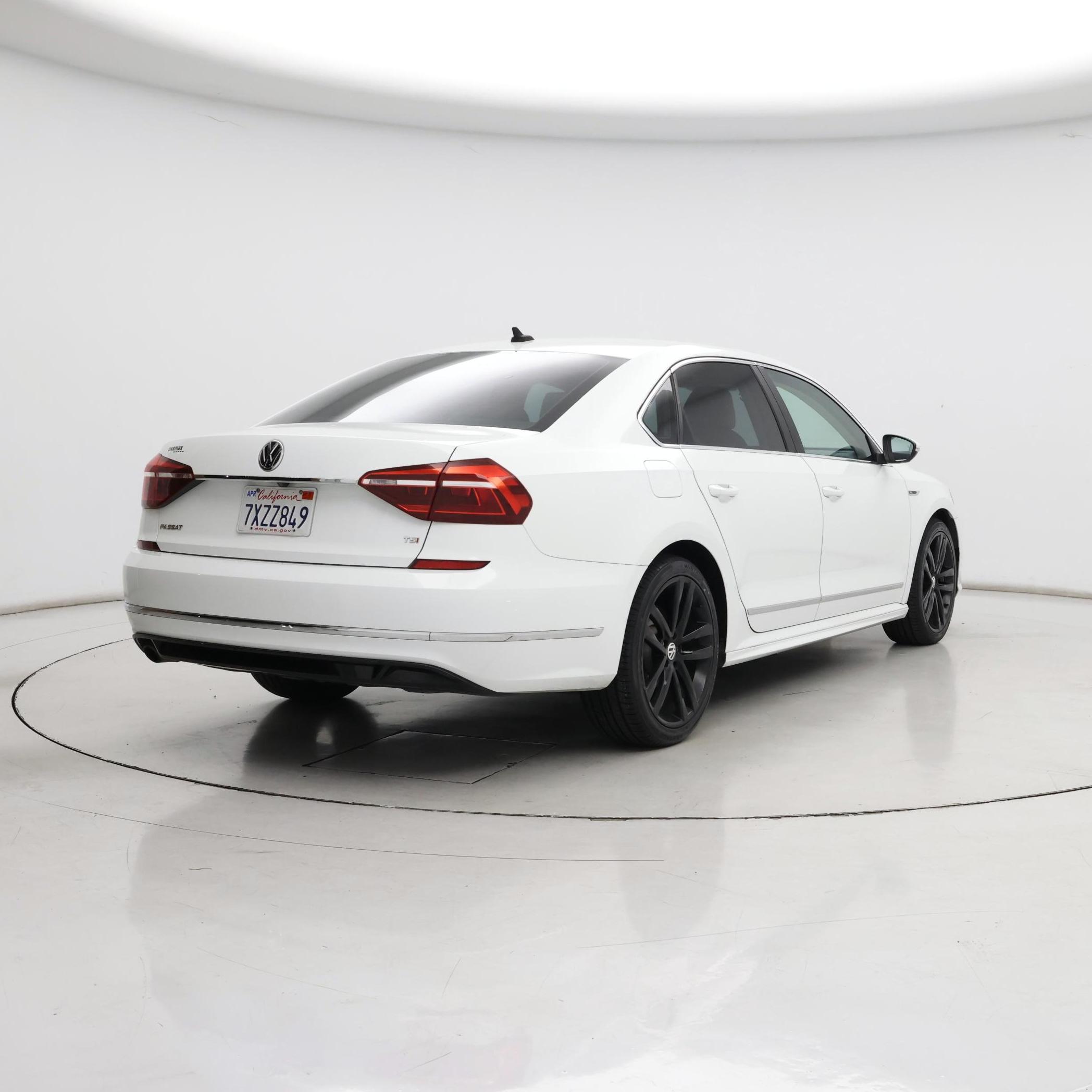 Thumbnail: 2017 Volkswagen Passat - 8