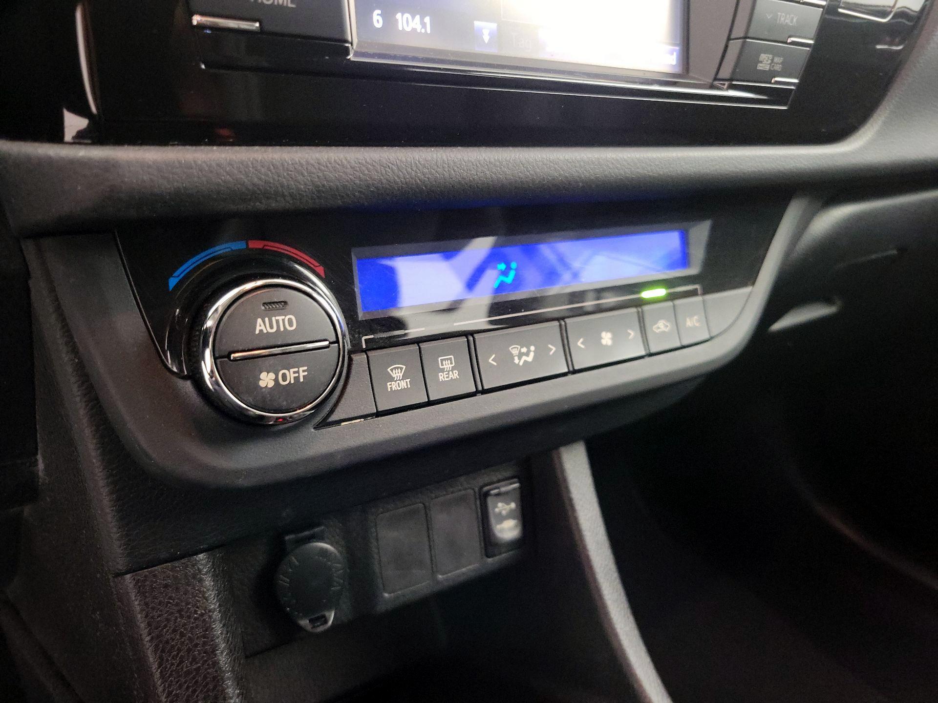 Thumbnail: 2016 Toyota Corolla - 16