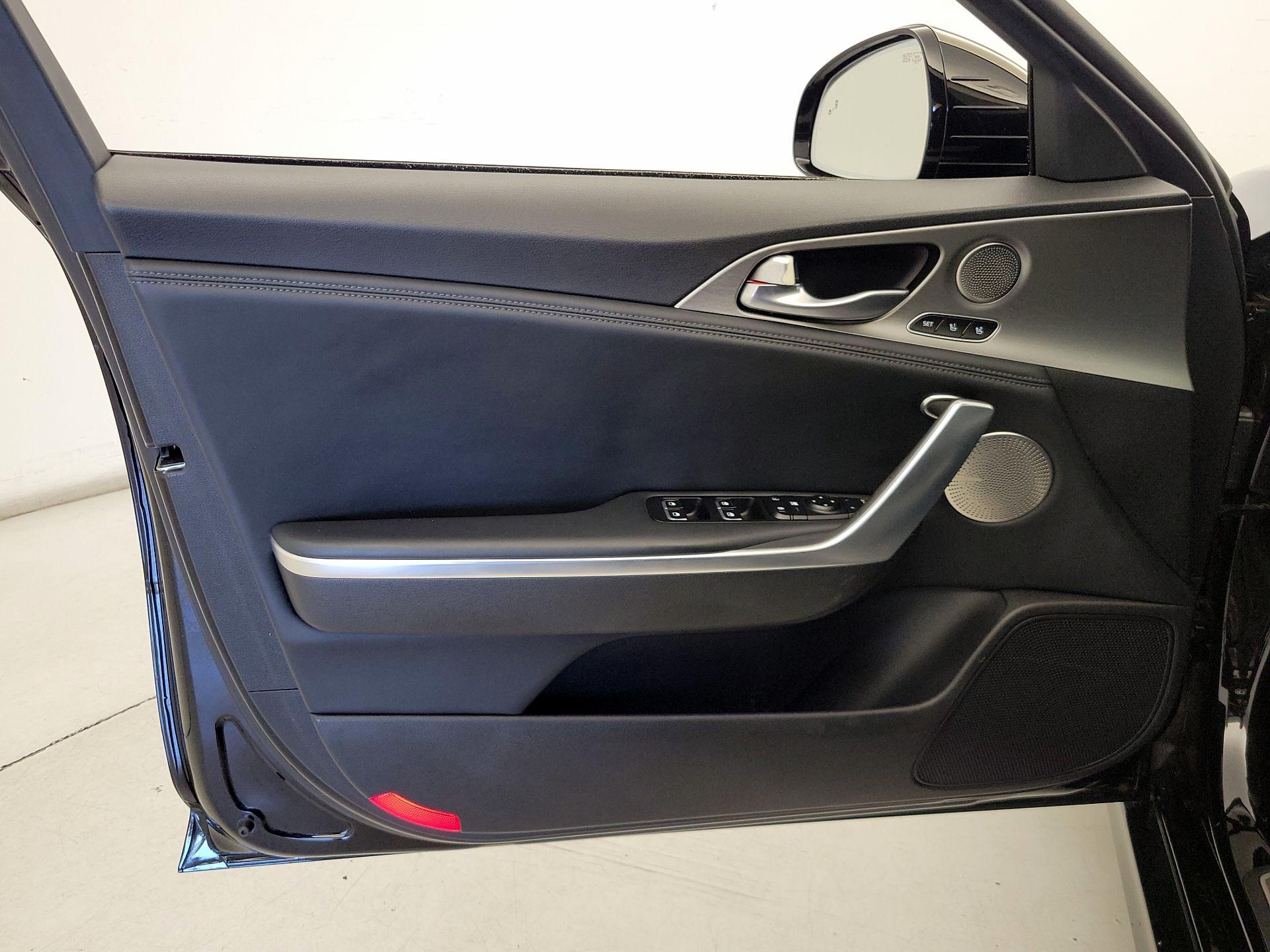 Thumbnail: 2019 Kia Stinger - 12