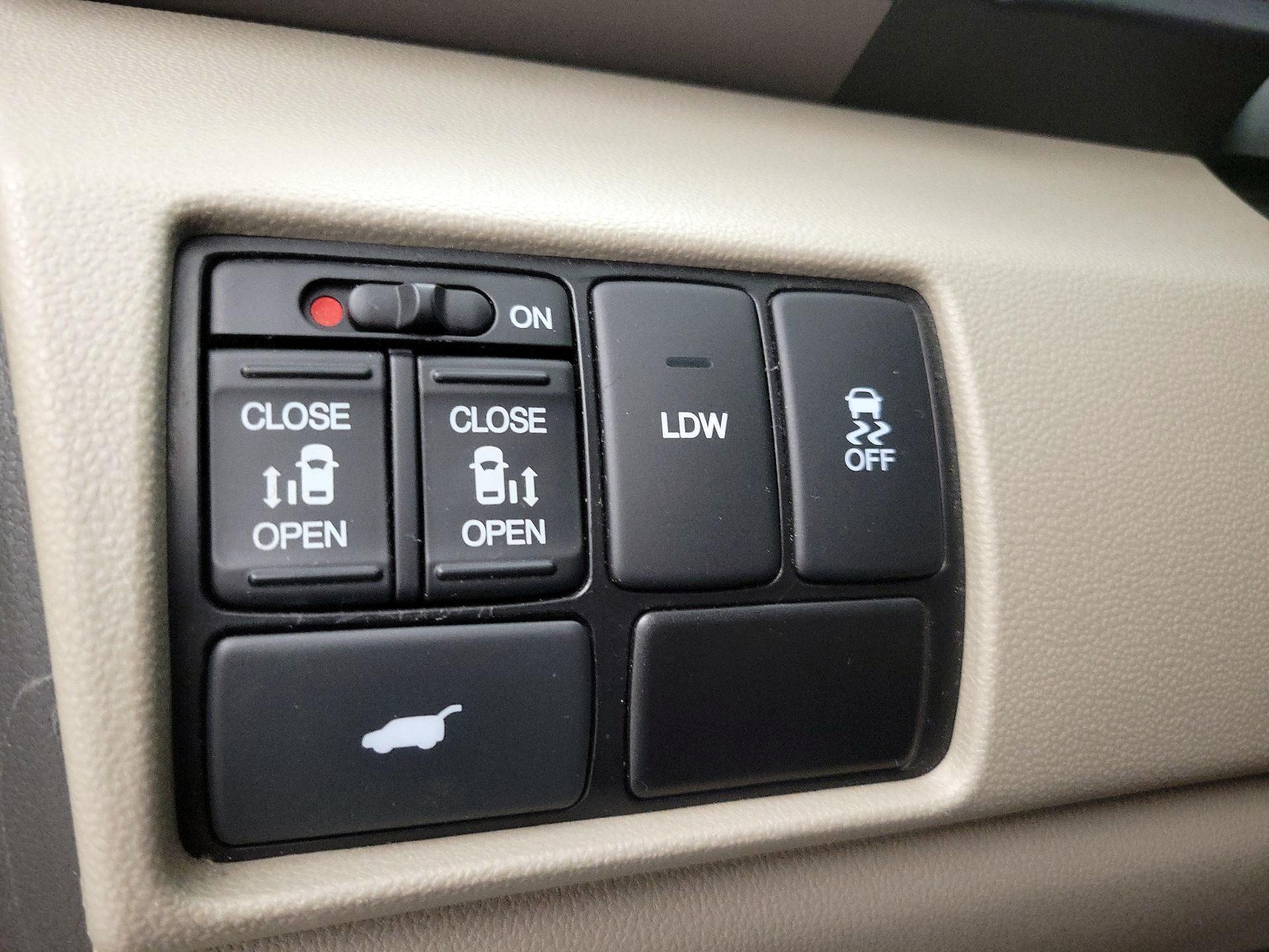 Thumbnail: 2015 Honda Odyssey - 13