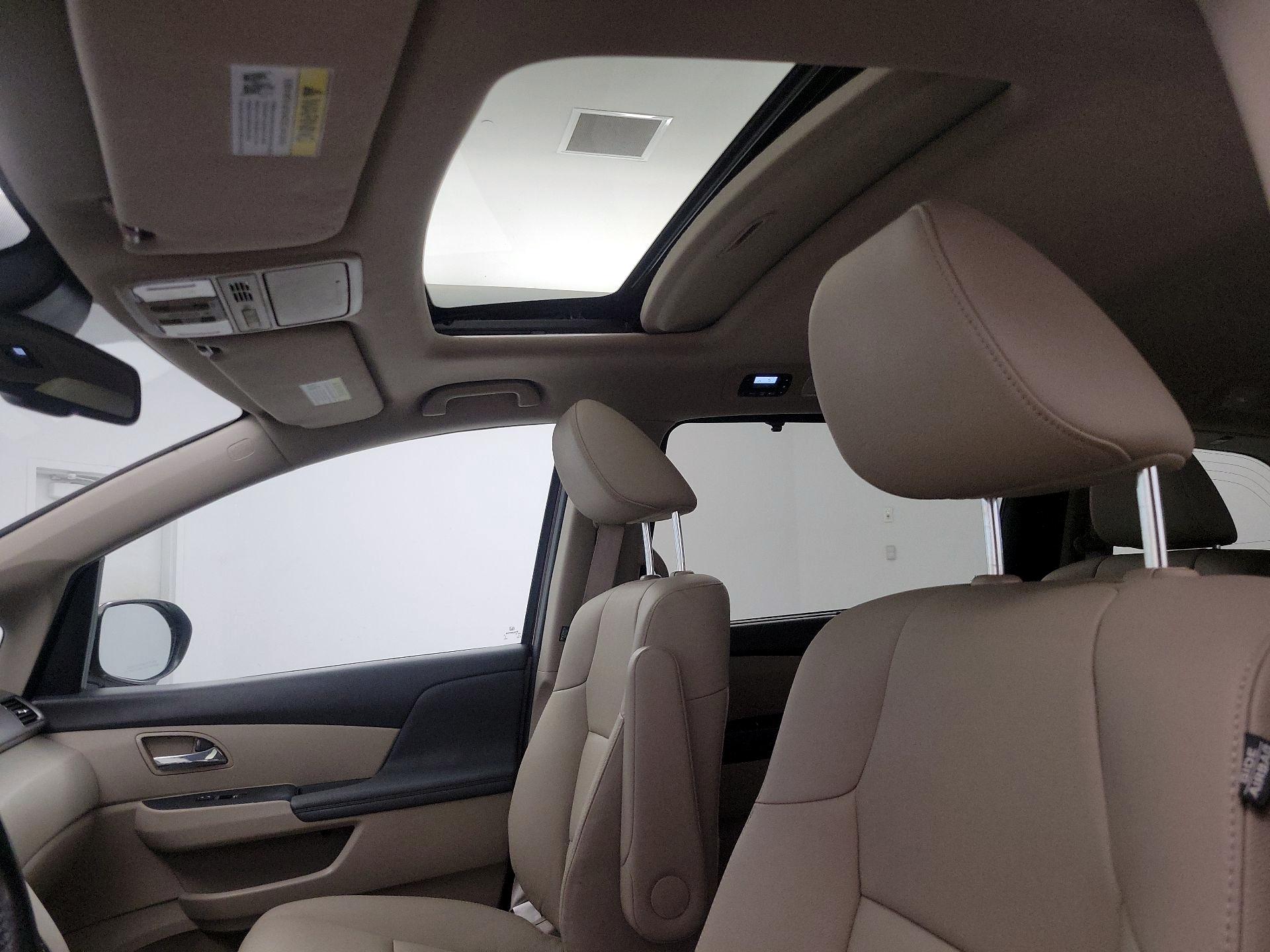 Thumbnail: 2015 Honda Odyssey - 19