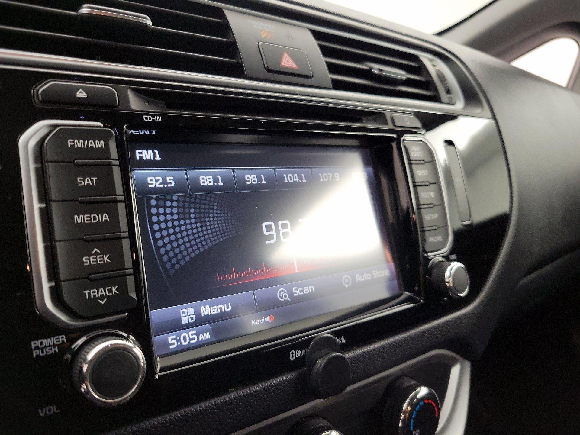 Thumbnail: 2016 Kia Rio - 16