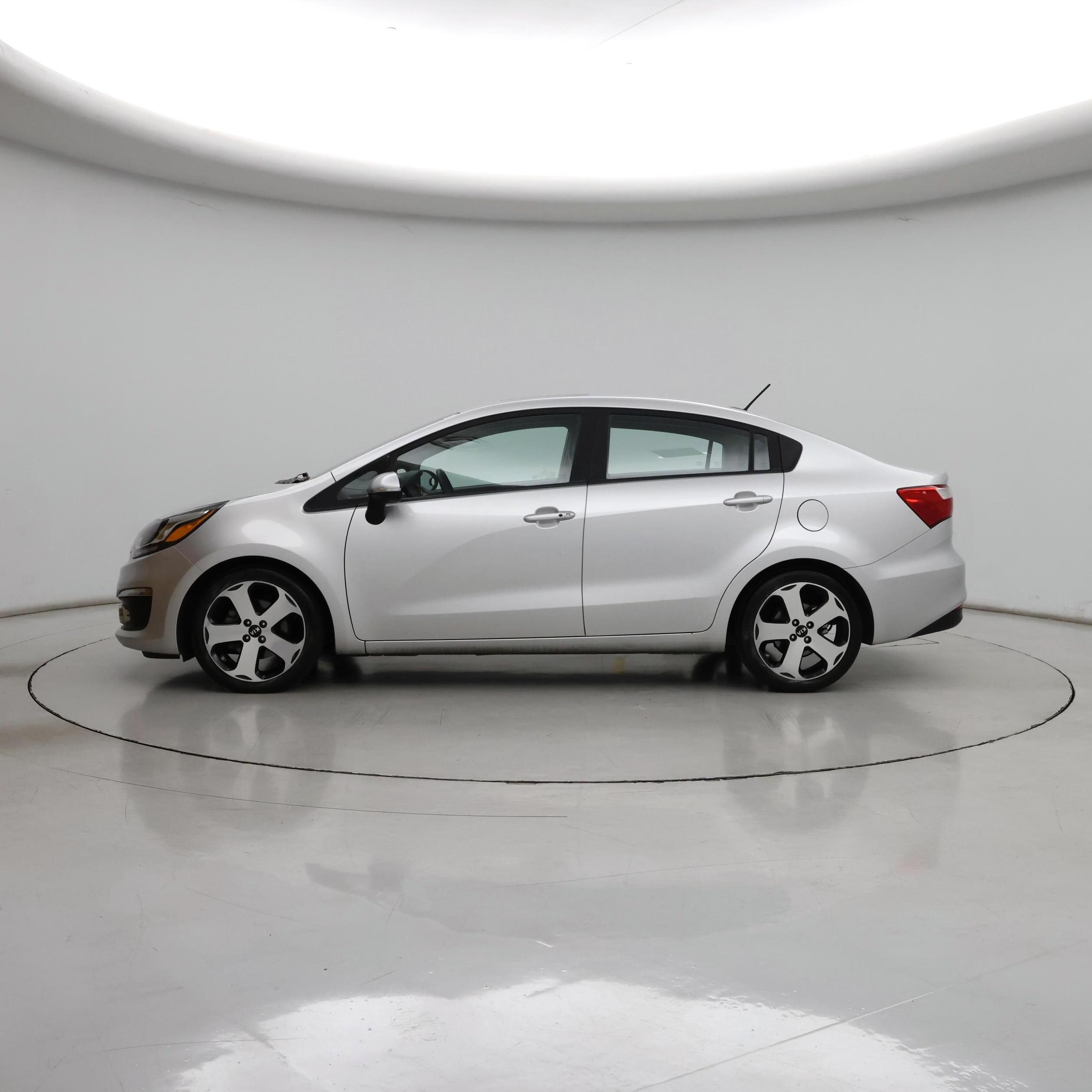 Thumbnail: 2016 Kia Rio - 3