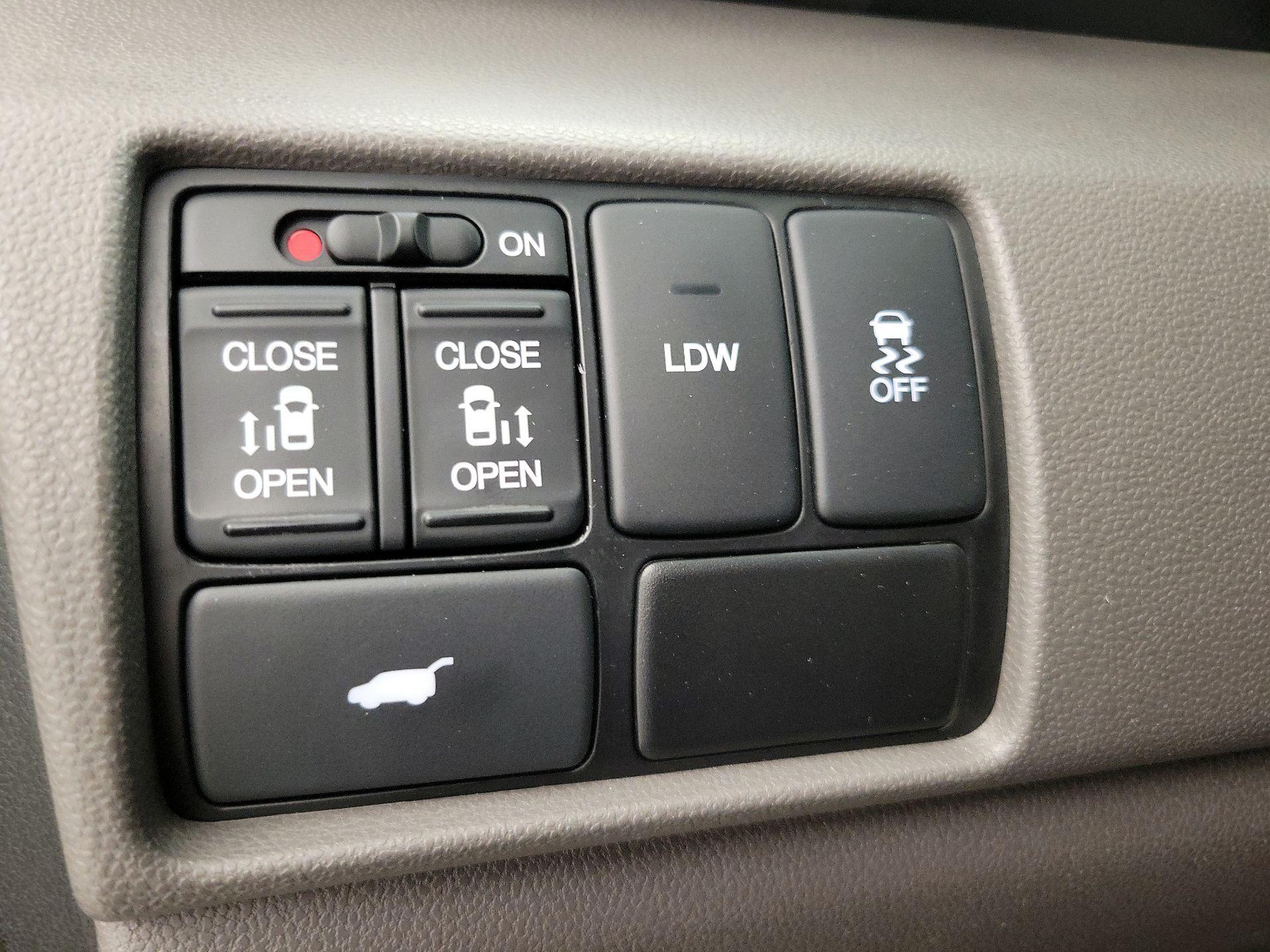 Thumbnail: 2015 Honda Odyssey - 13