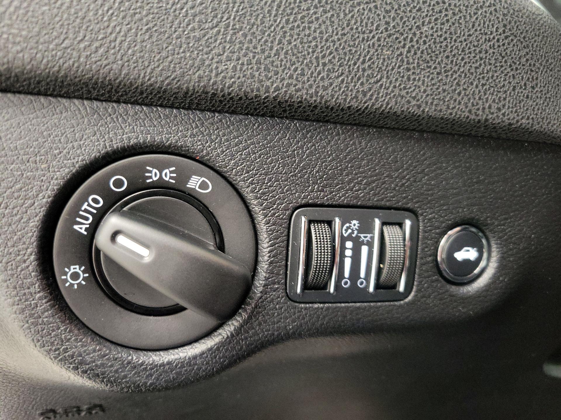 Thumbnail: 2016 Dodge Charger - 13