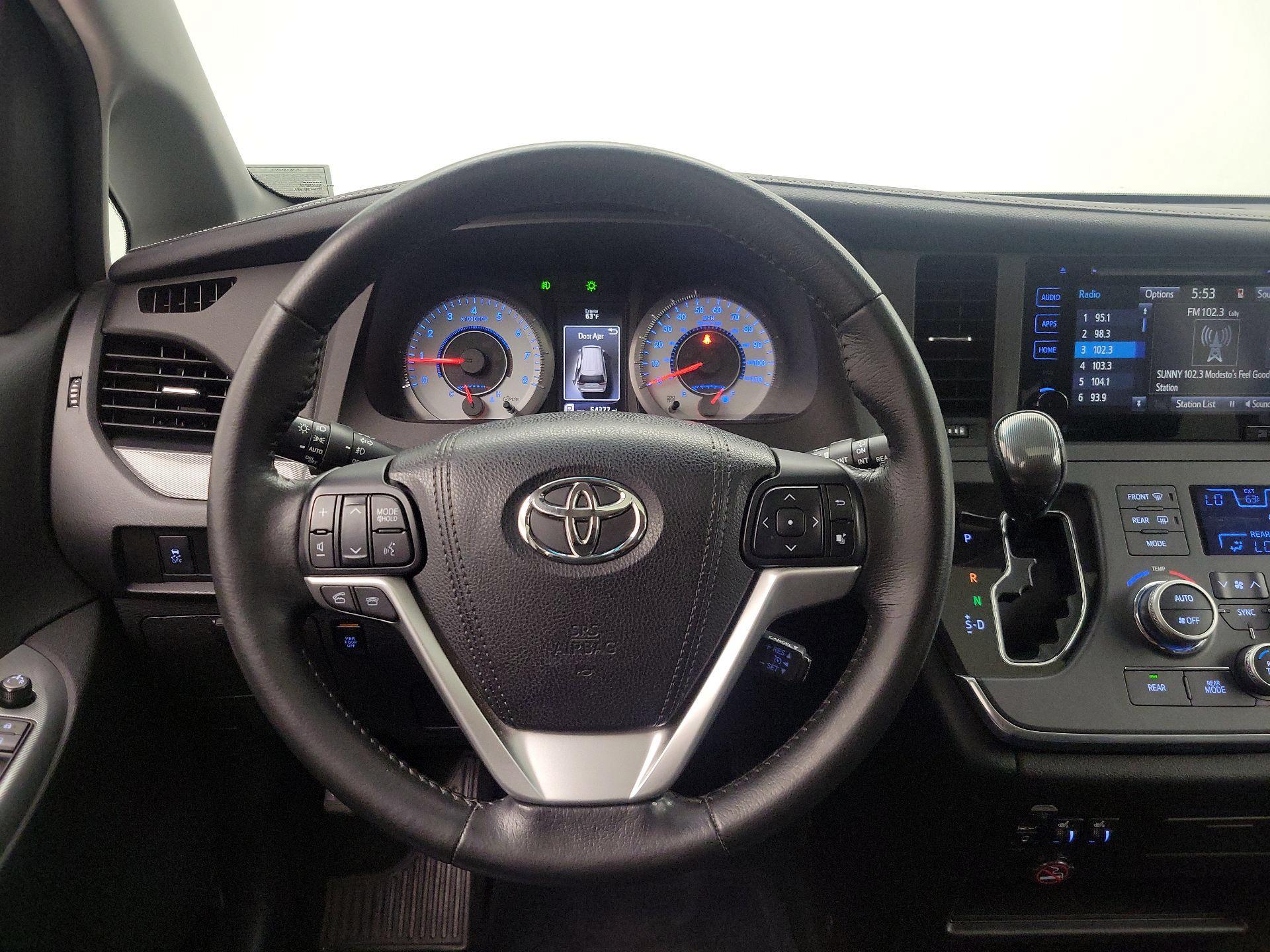 Thumbnail: 2015 Toyota Sienna - 10