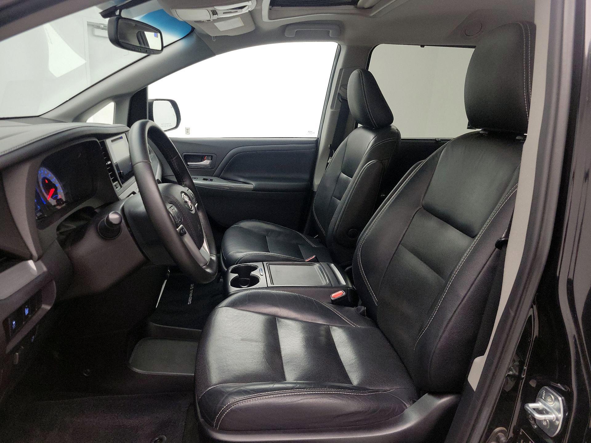 Thumbnail: 2015 Toyota Sienna - 11