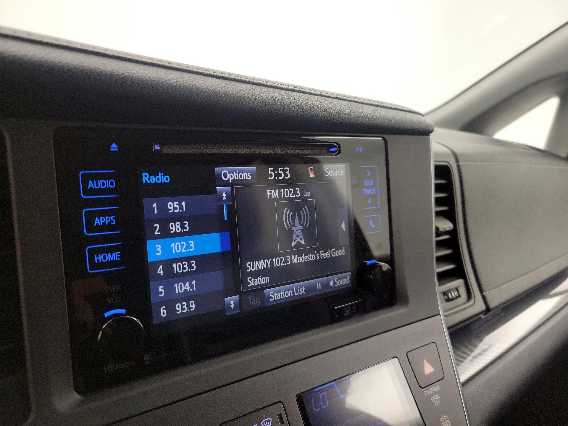 Thumbnail: 2015 Toyota Sienna - 15