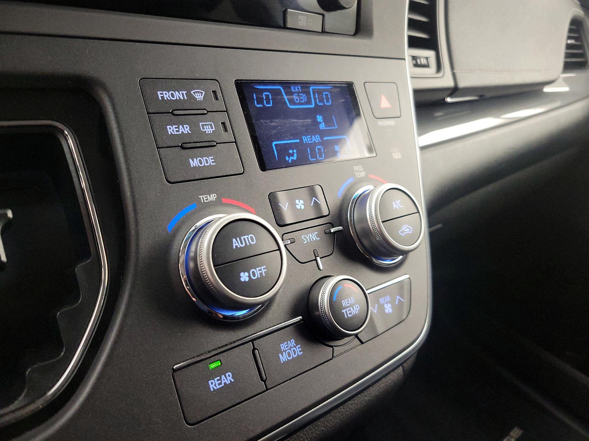 Thumbnail: 2015 Toyota Sienna - 16