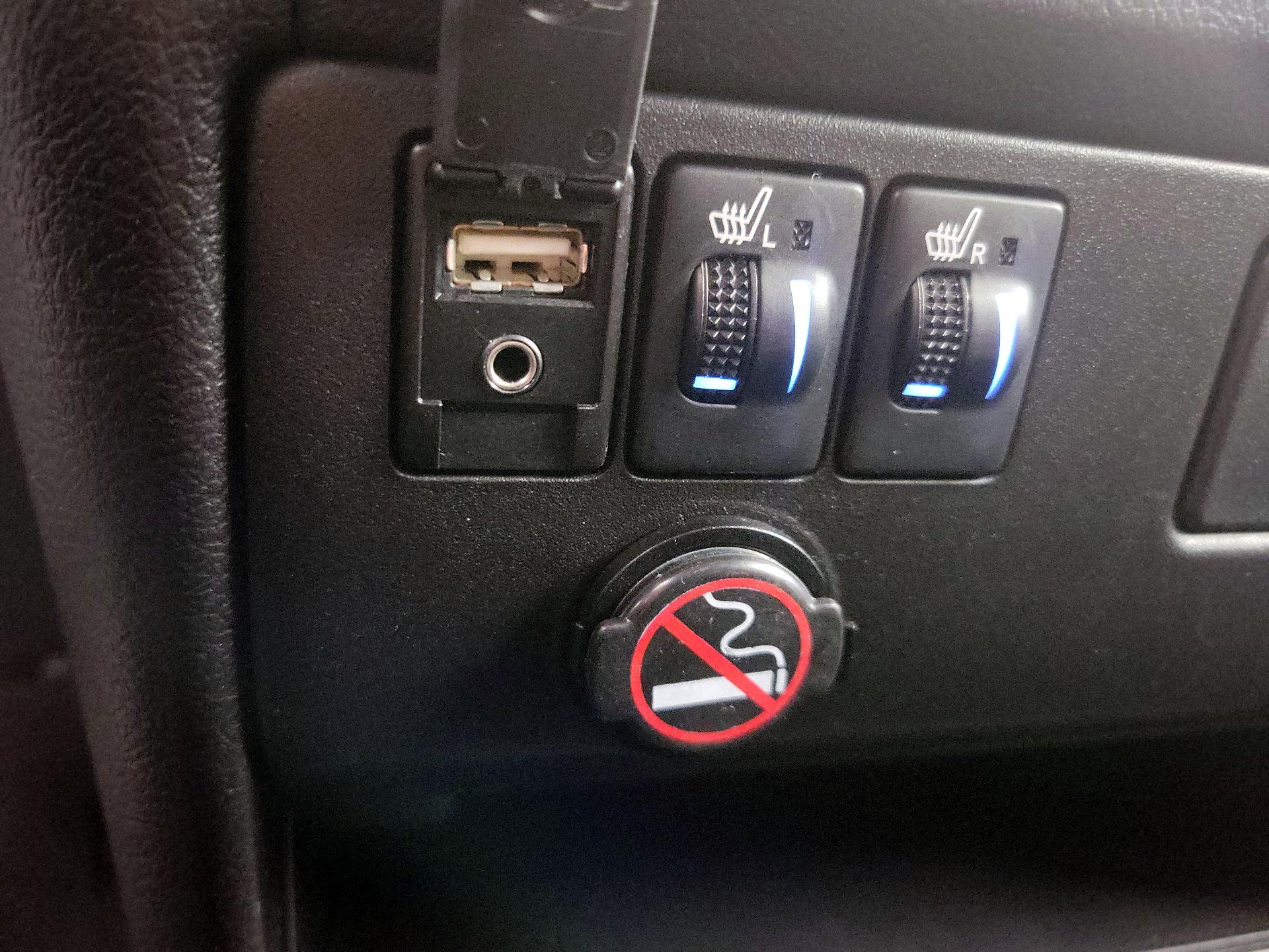Thumbnail: 2015 Toyota Sienna - 18