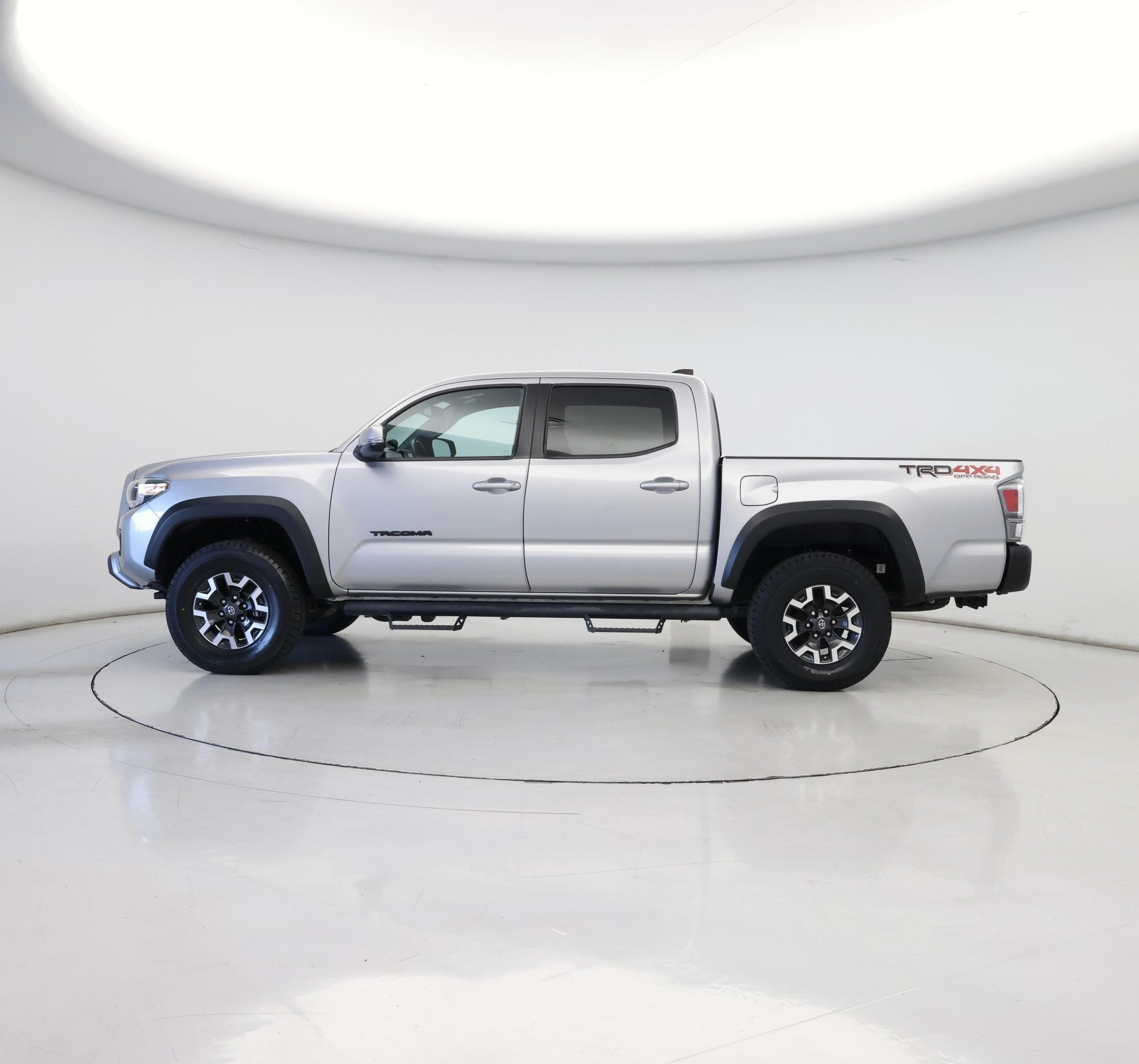Thumbnail: 2020 Toyota Tacoma - 3