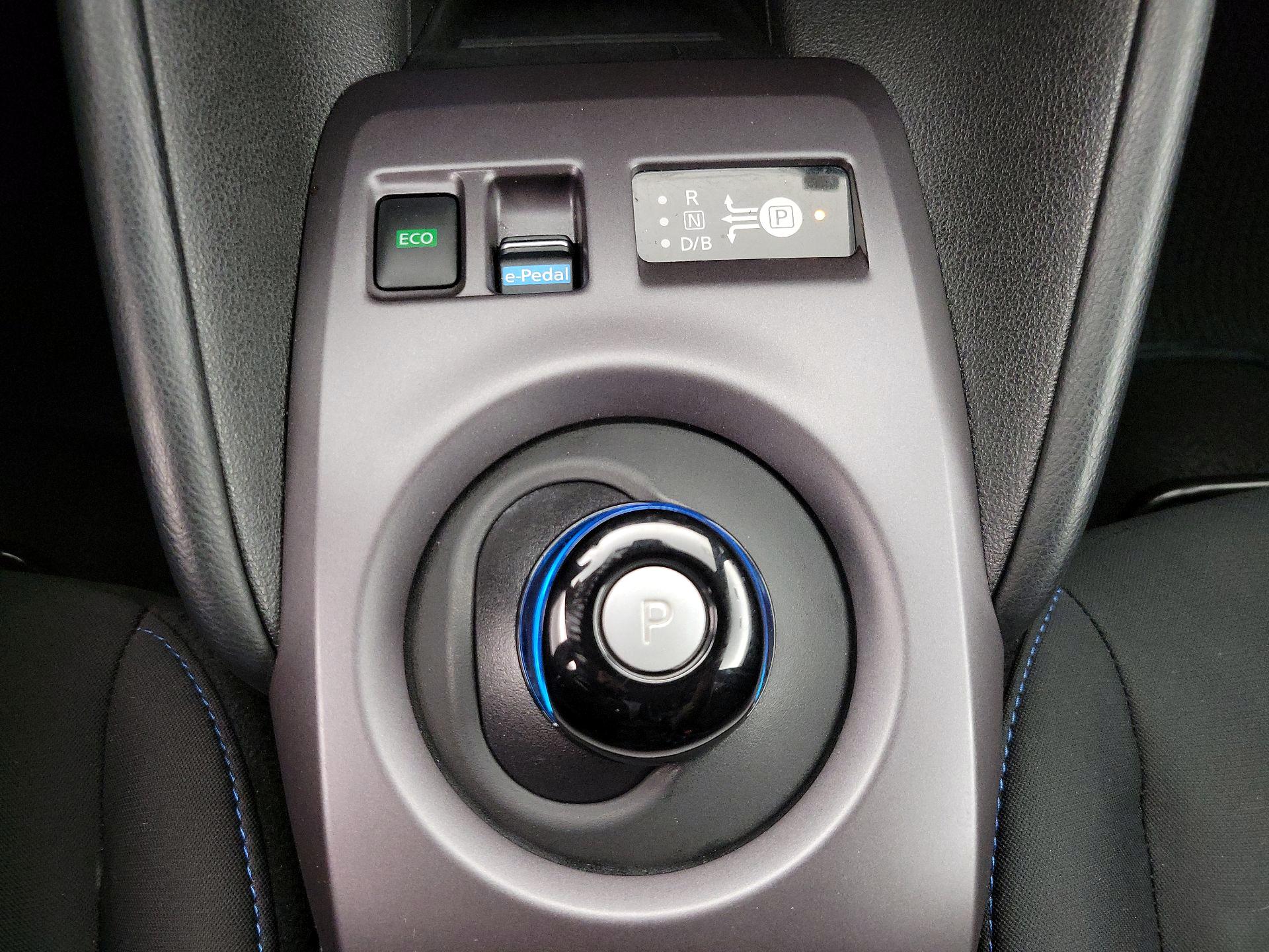 Thumbnail: 2022 Nissan Leaf - 17