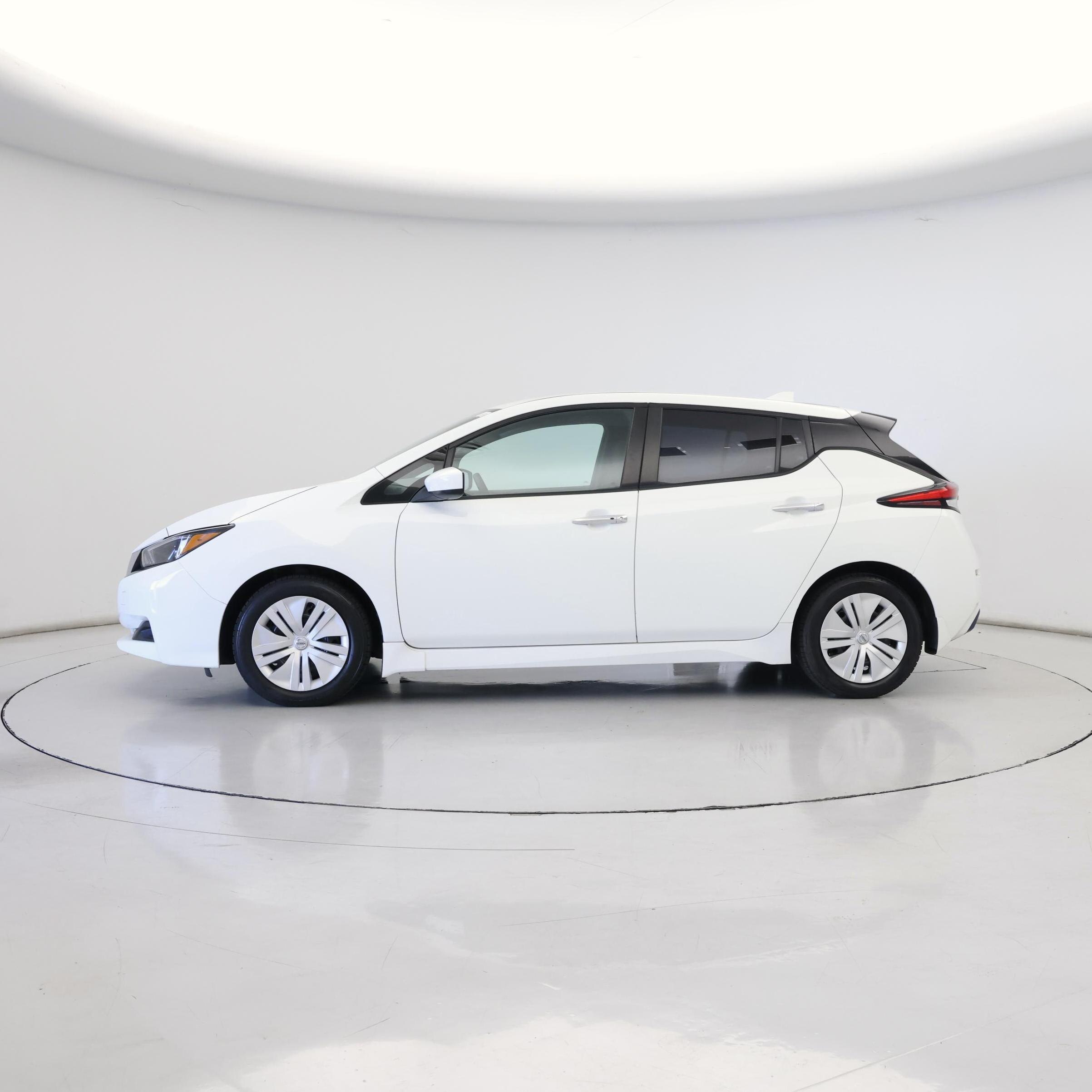 Thumbnail: 2022 Nissan Leaf - 3