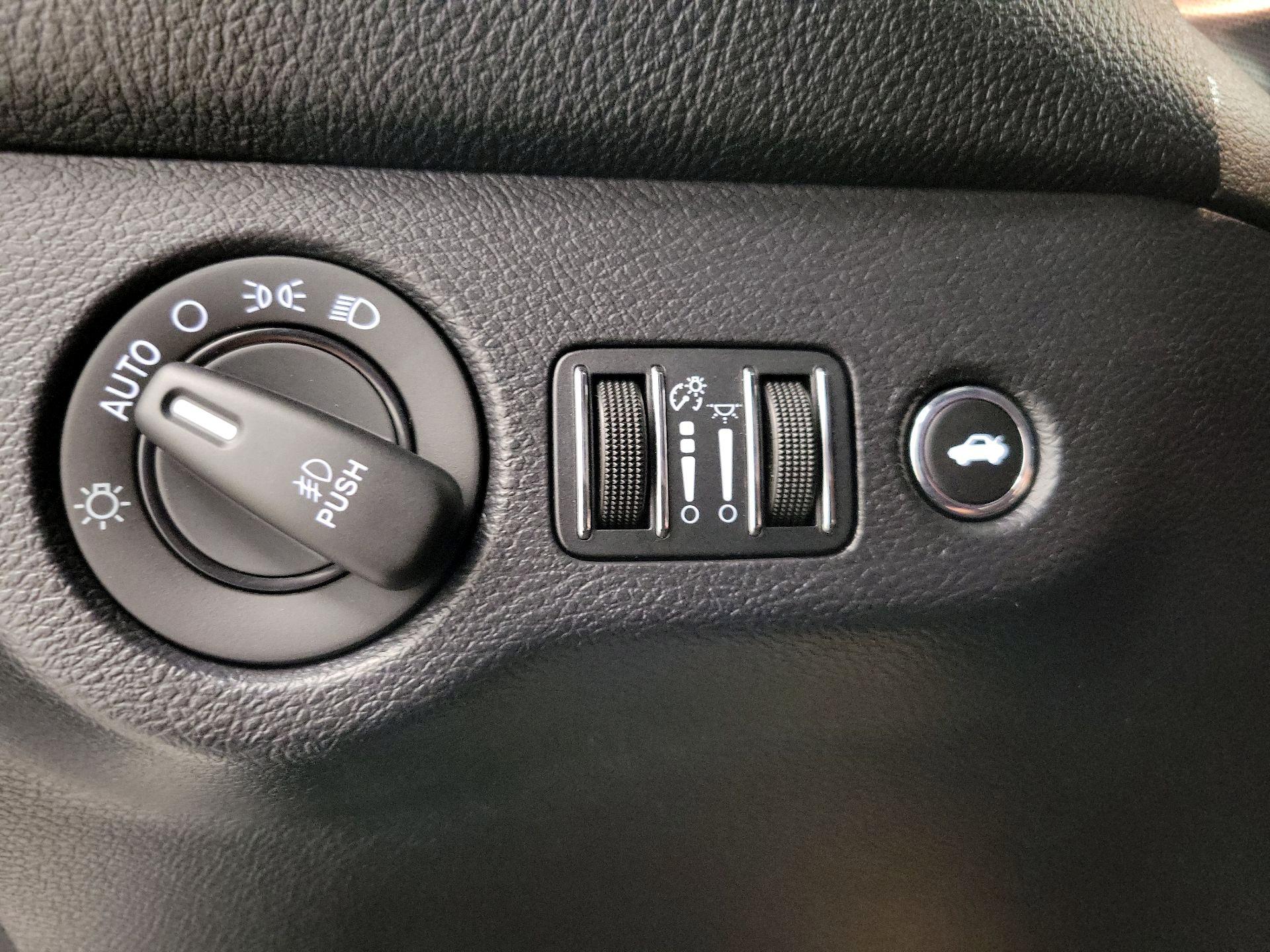 Thumbnail: 2015 Dodge Challenger - 13