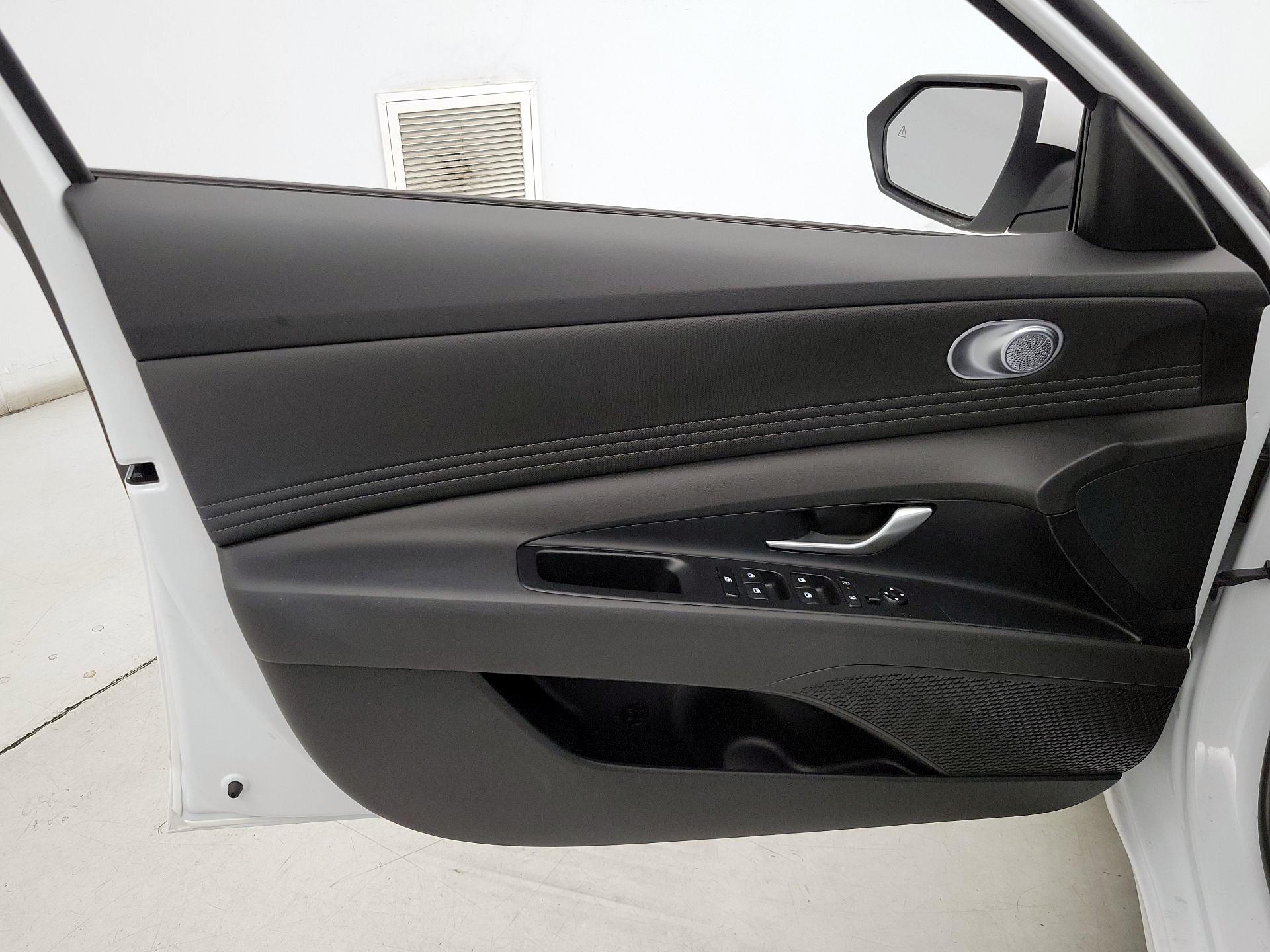 Thumbnail: 2025 Hyundai Elantra - 12