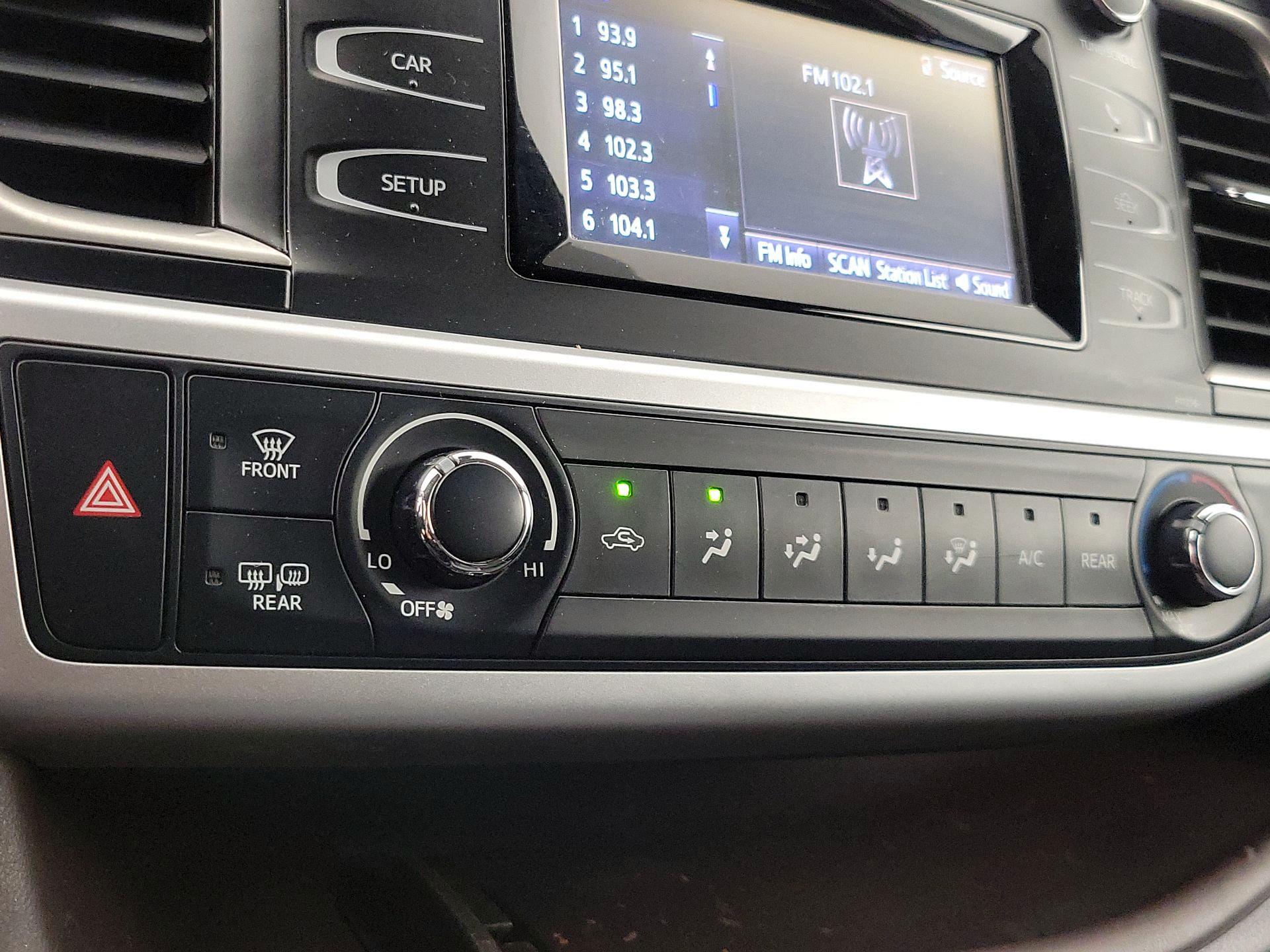 Thumbnail: 2018 Toyota Highlander - 16