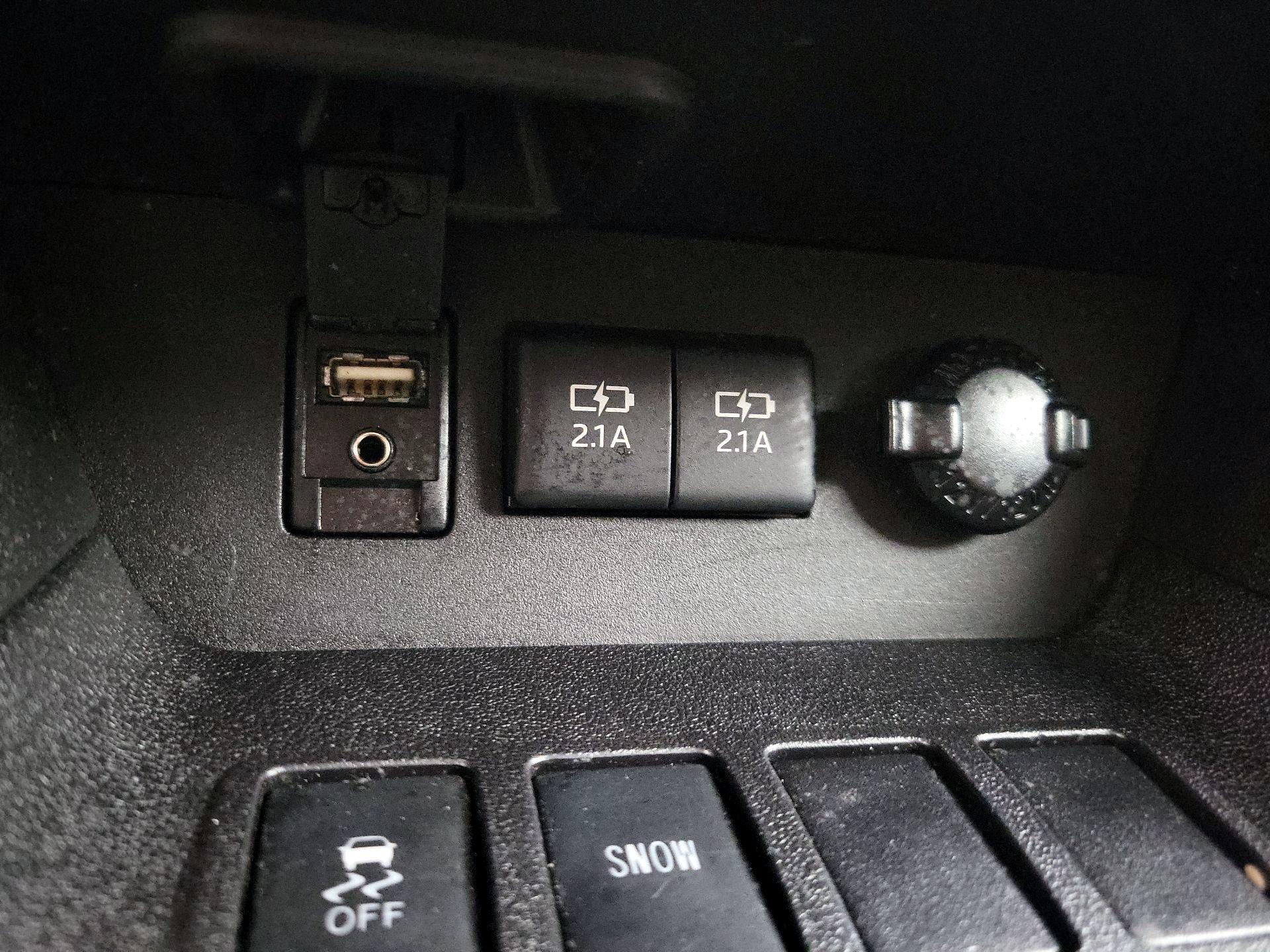 Thumbnail: 2018 Toyota Highlander - 18