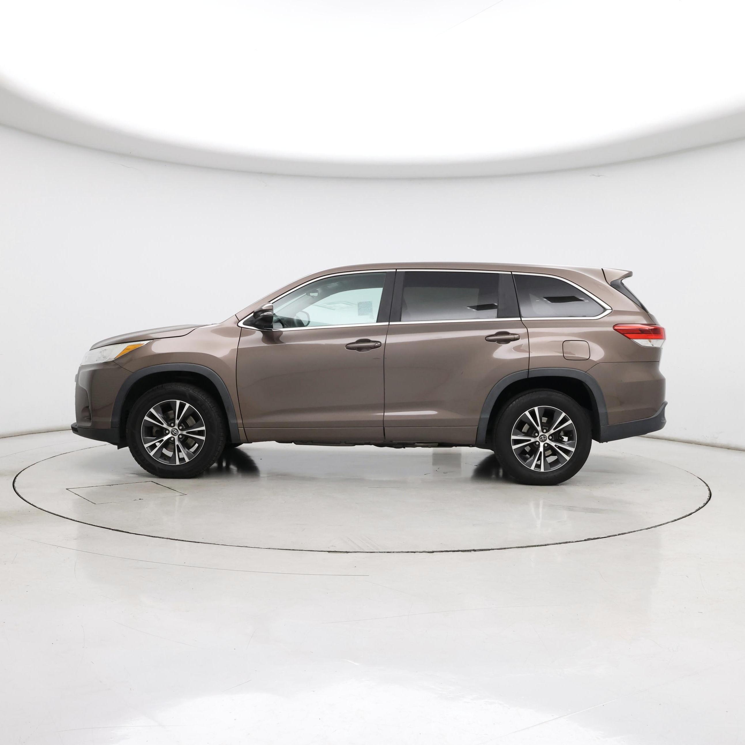 Thumbnail: 2018 Toyota Highlander - 3