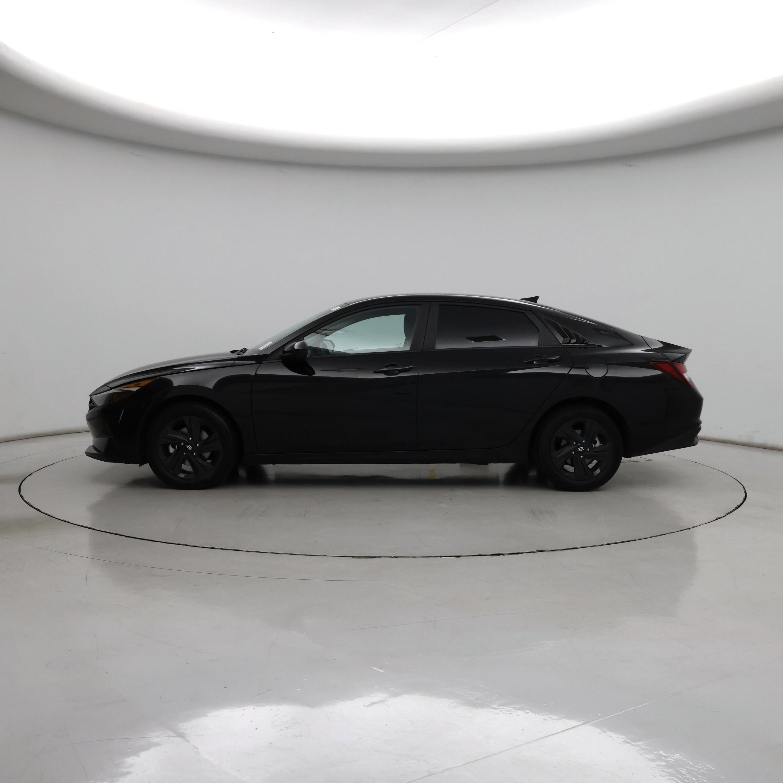 Thumbnail: 2023 Hyundai Elantra - 3
