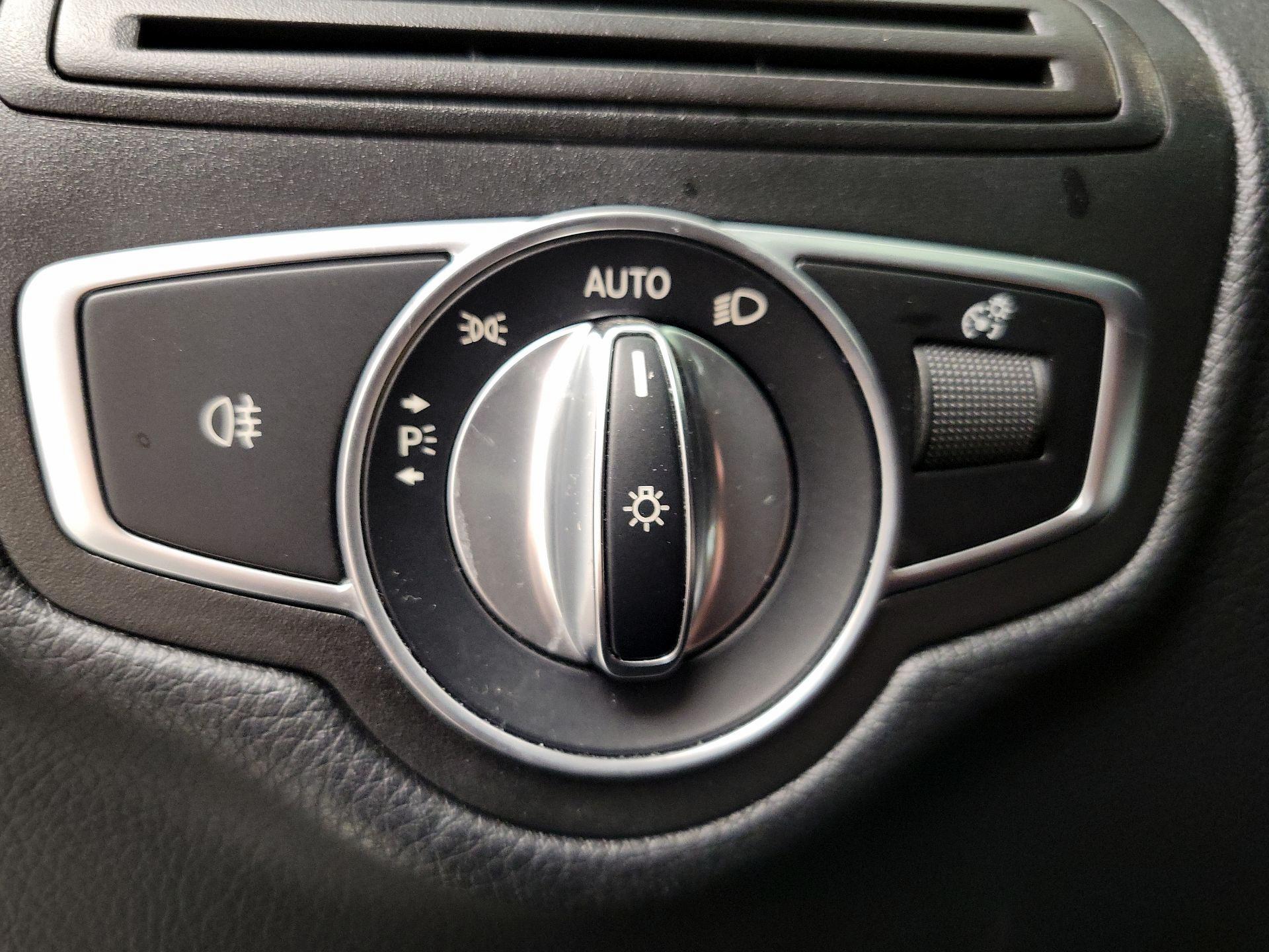 Thumbnail: 2019 Mercedes-Benz GLC - 13