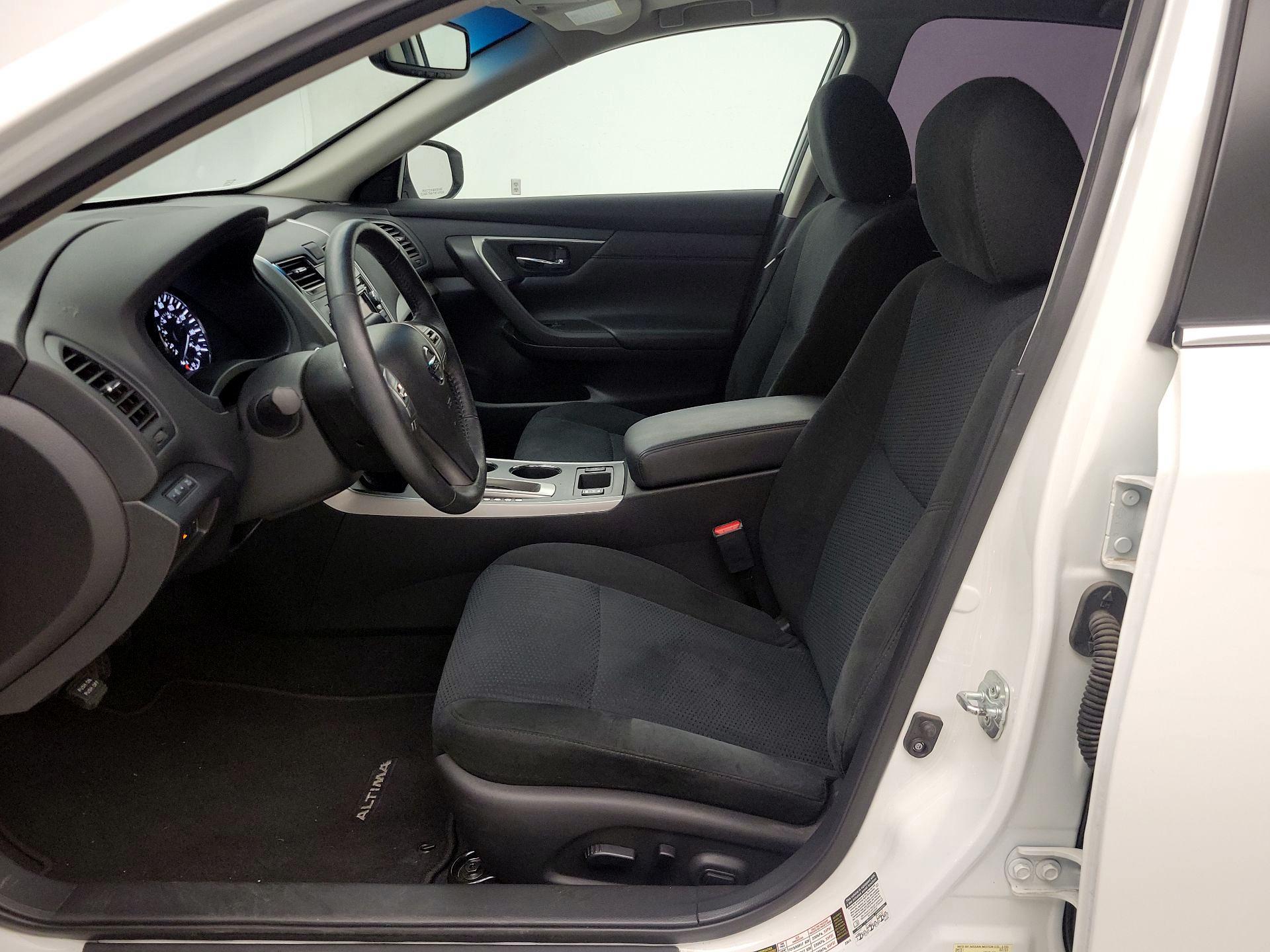Thumbnail: 2015 Nissan Altima - 11