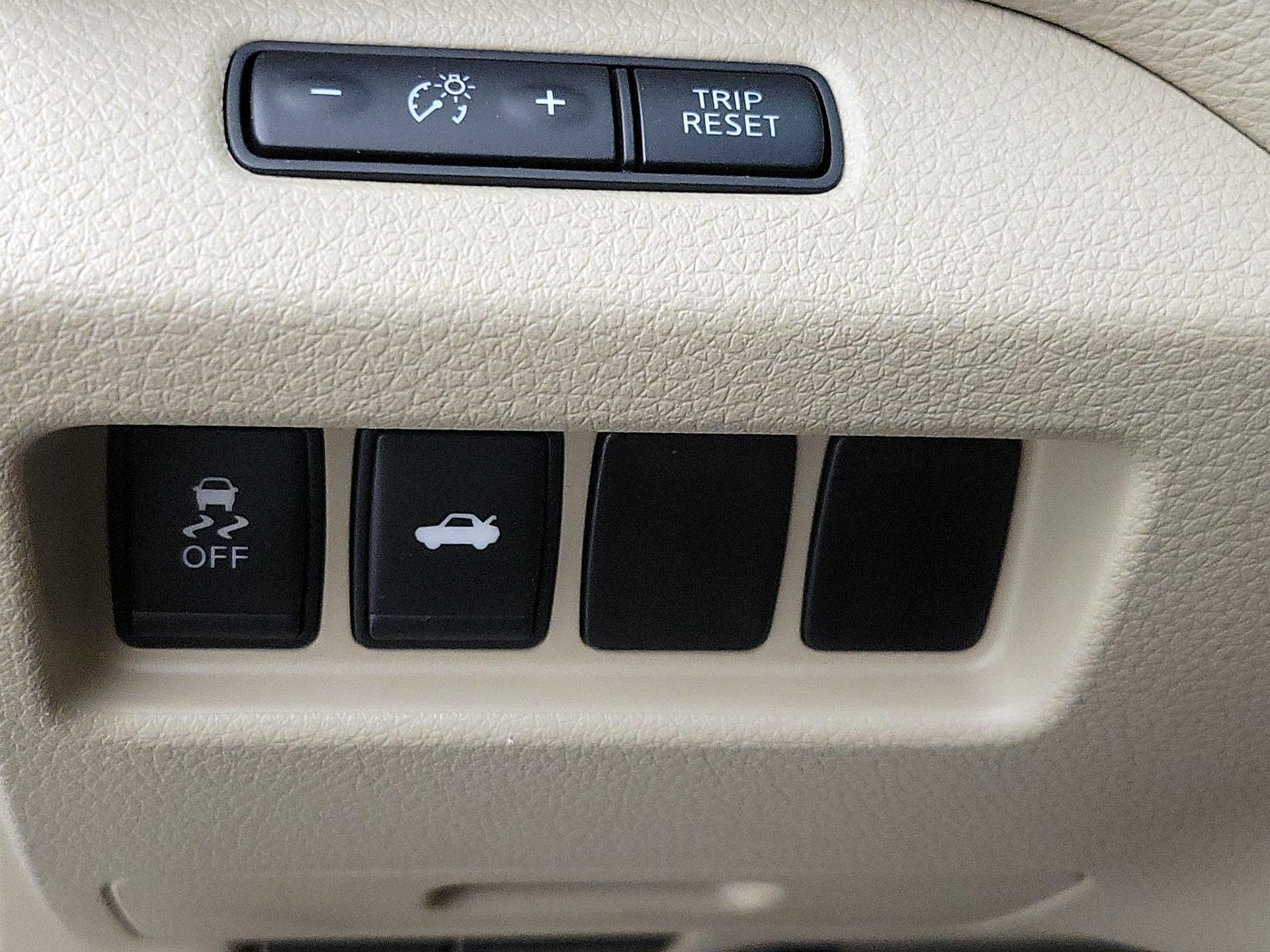 Thumbnail: 2014 Nissan Altima - 13