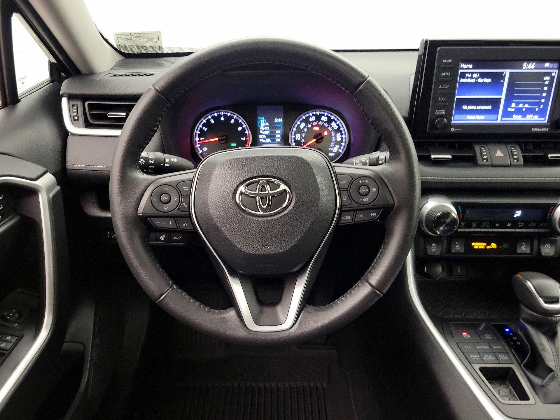 Thumbnail: 2022 Toyota RAV4 - 10
