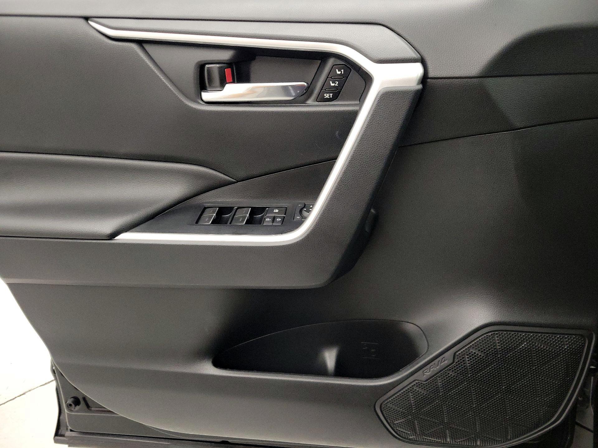 Thumbnail: 2022 Toyota RAV4 - 12
