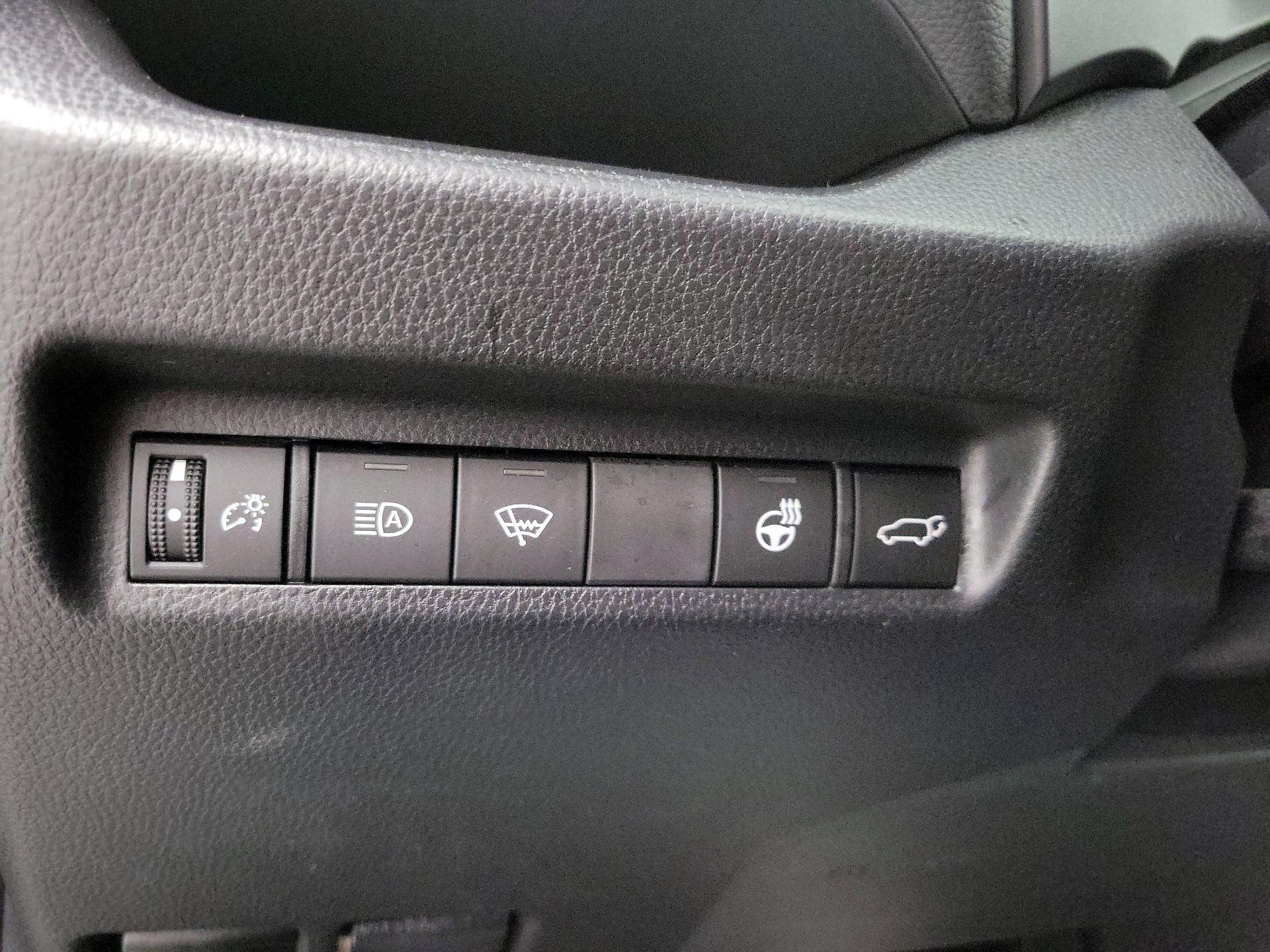 Thumbnail: 2022 Toyota RAV4 - 13
