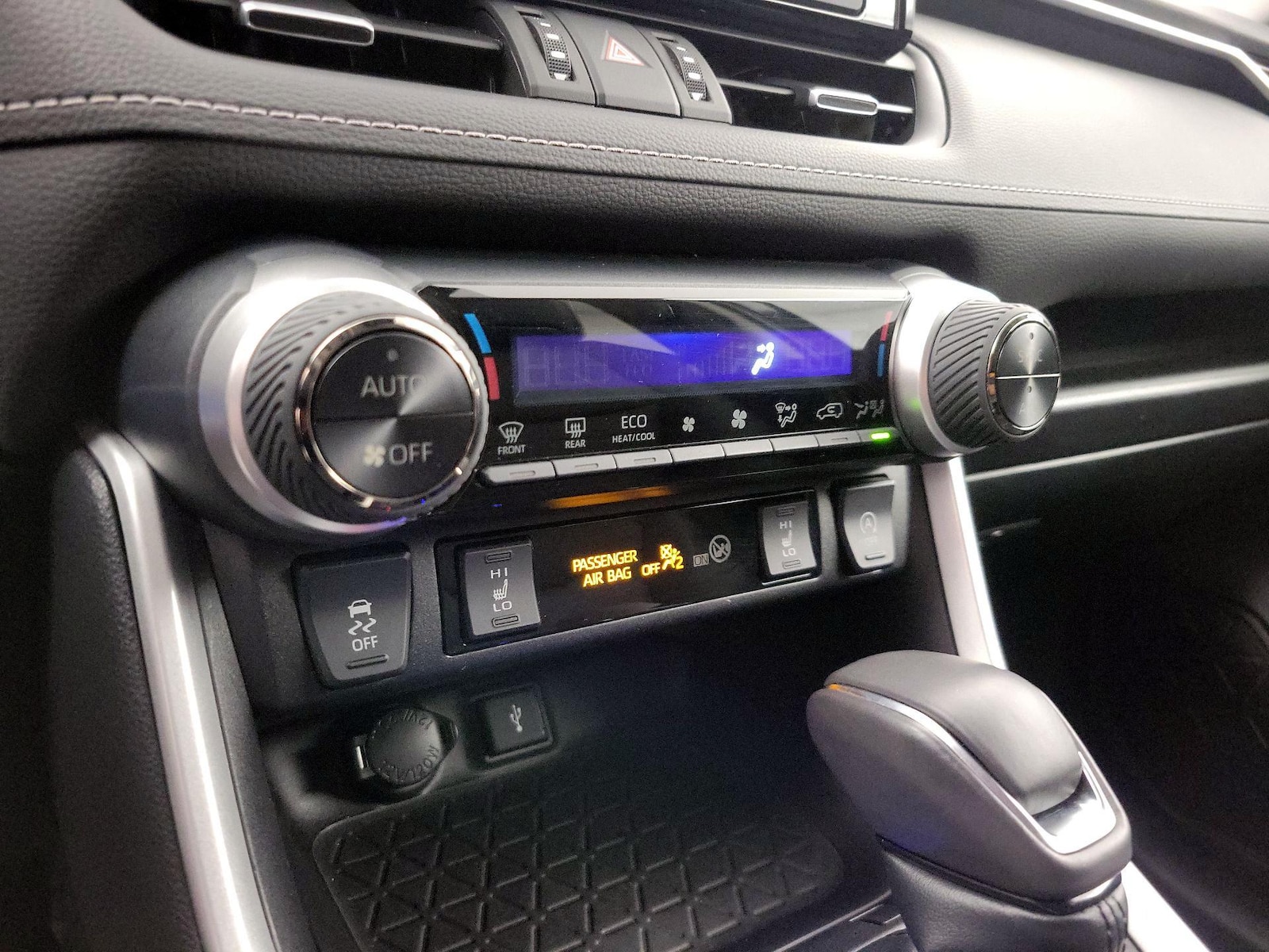 2022 Toyota RAV4 XLE Premium - Photo 17