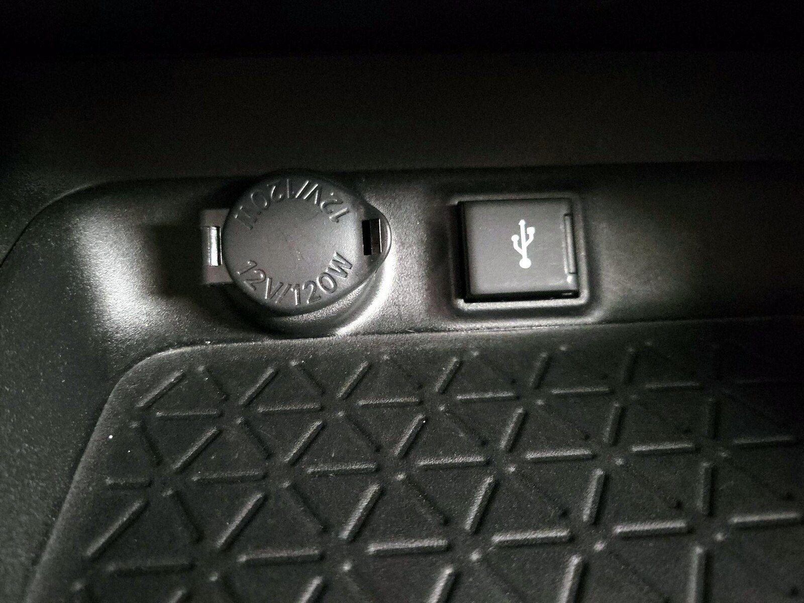 2022 Toyota RAV4 XLE Premium - Photo 19