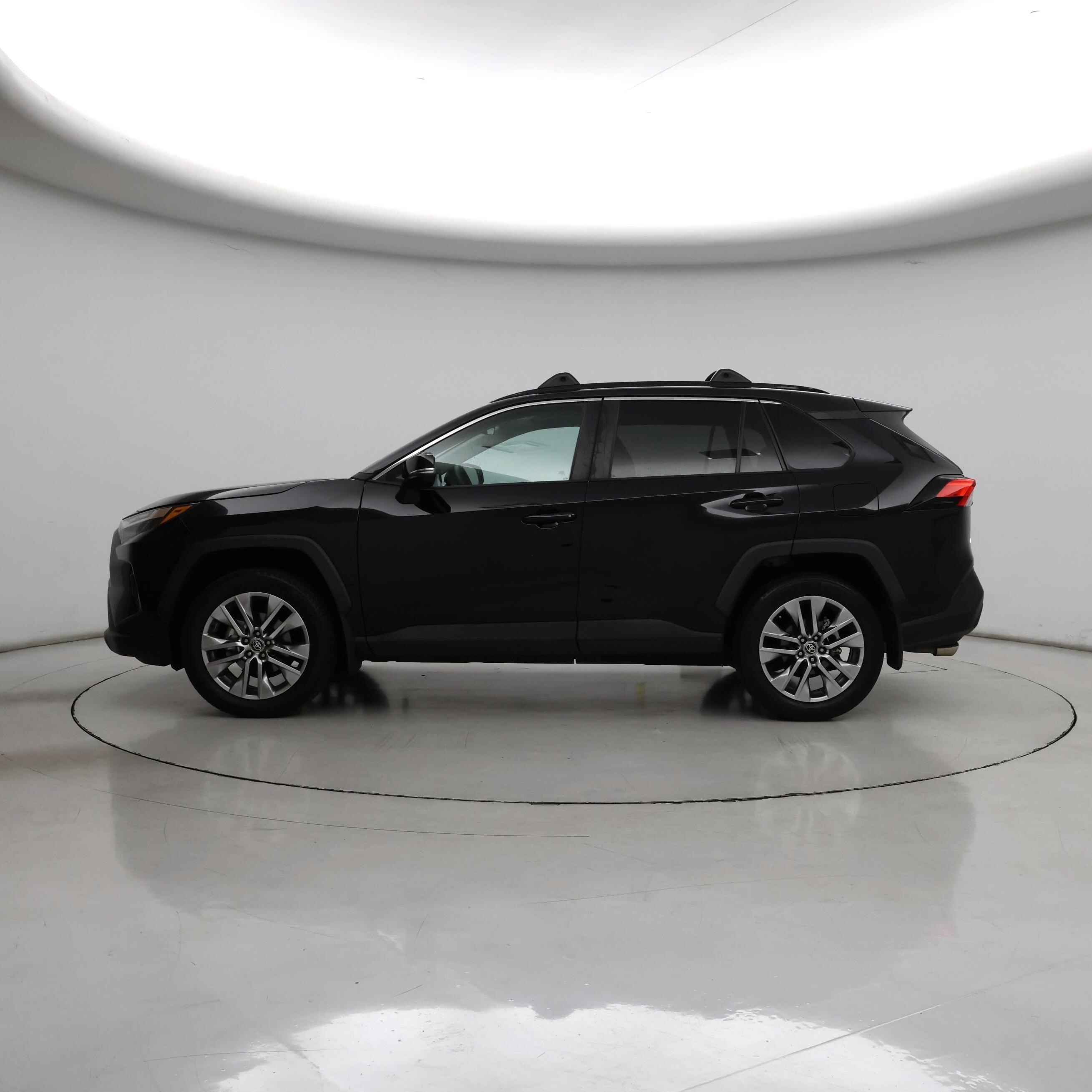 Thumbnail: 2022 Toyota RAV4 - 3