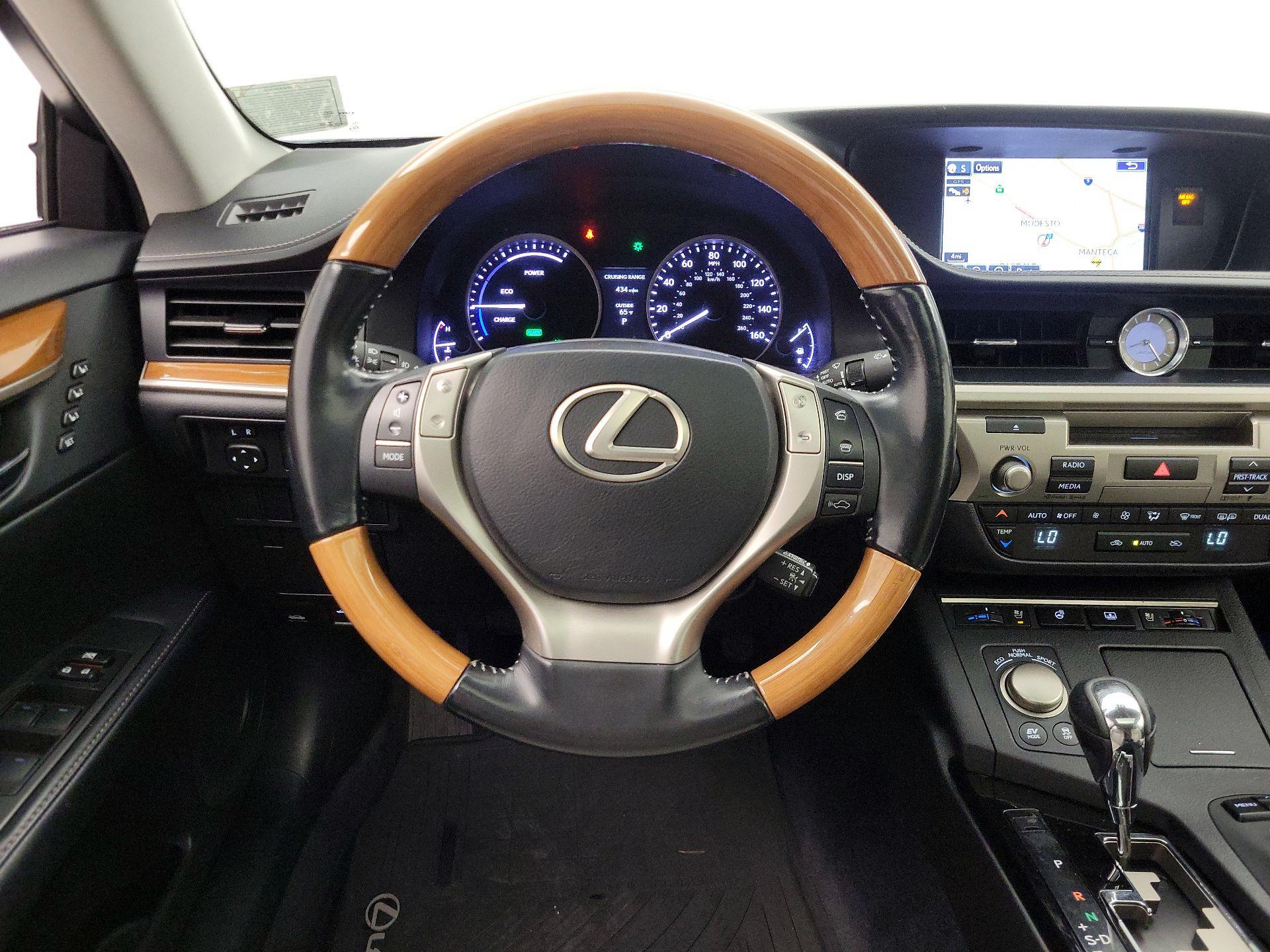 Thumbnail: 2015 Lexus ES - 10