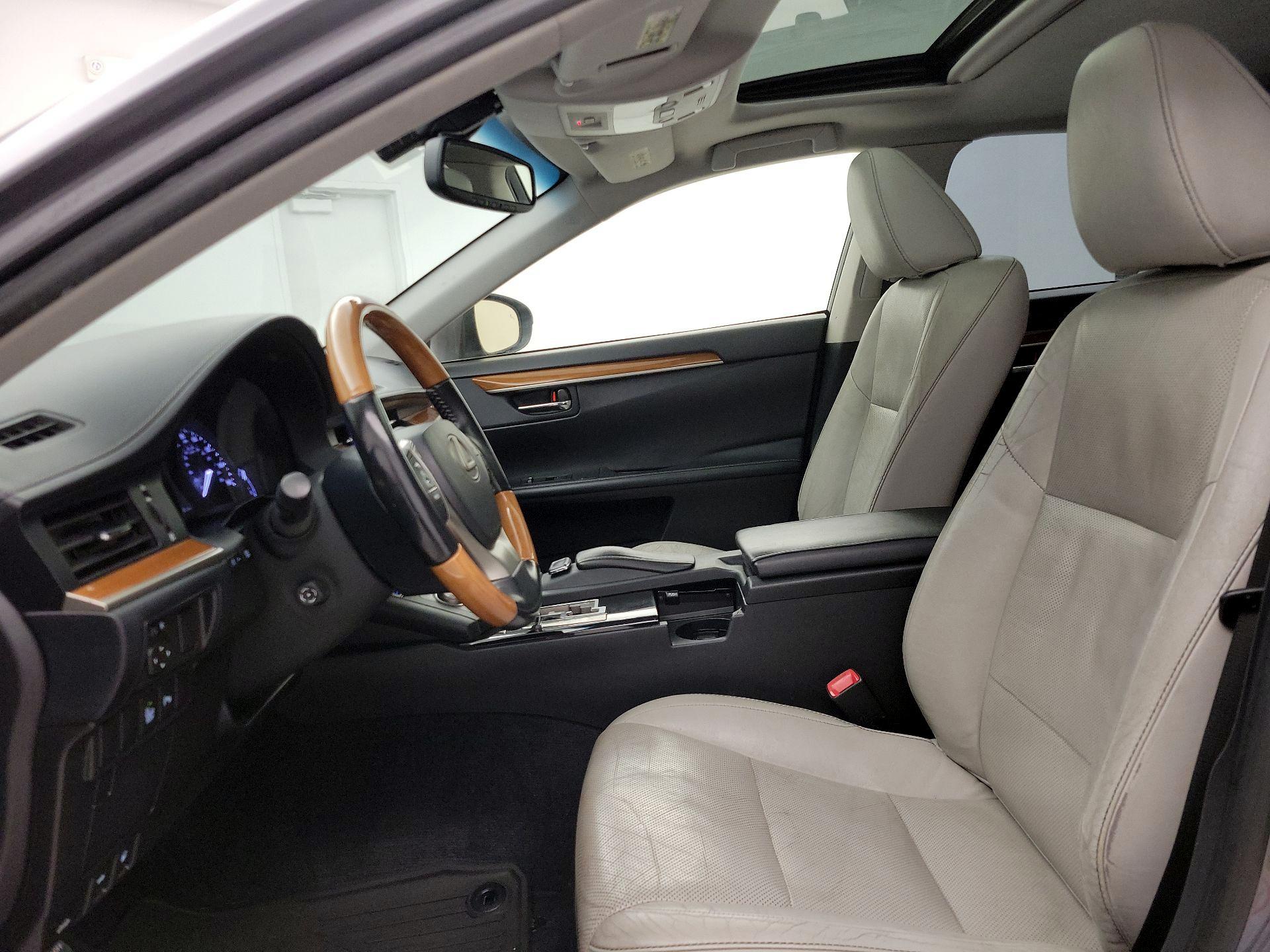 Thumbnail: 2015 Lexus ES - 11