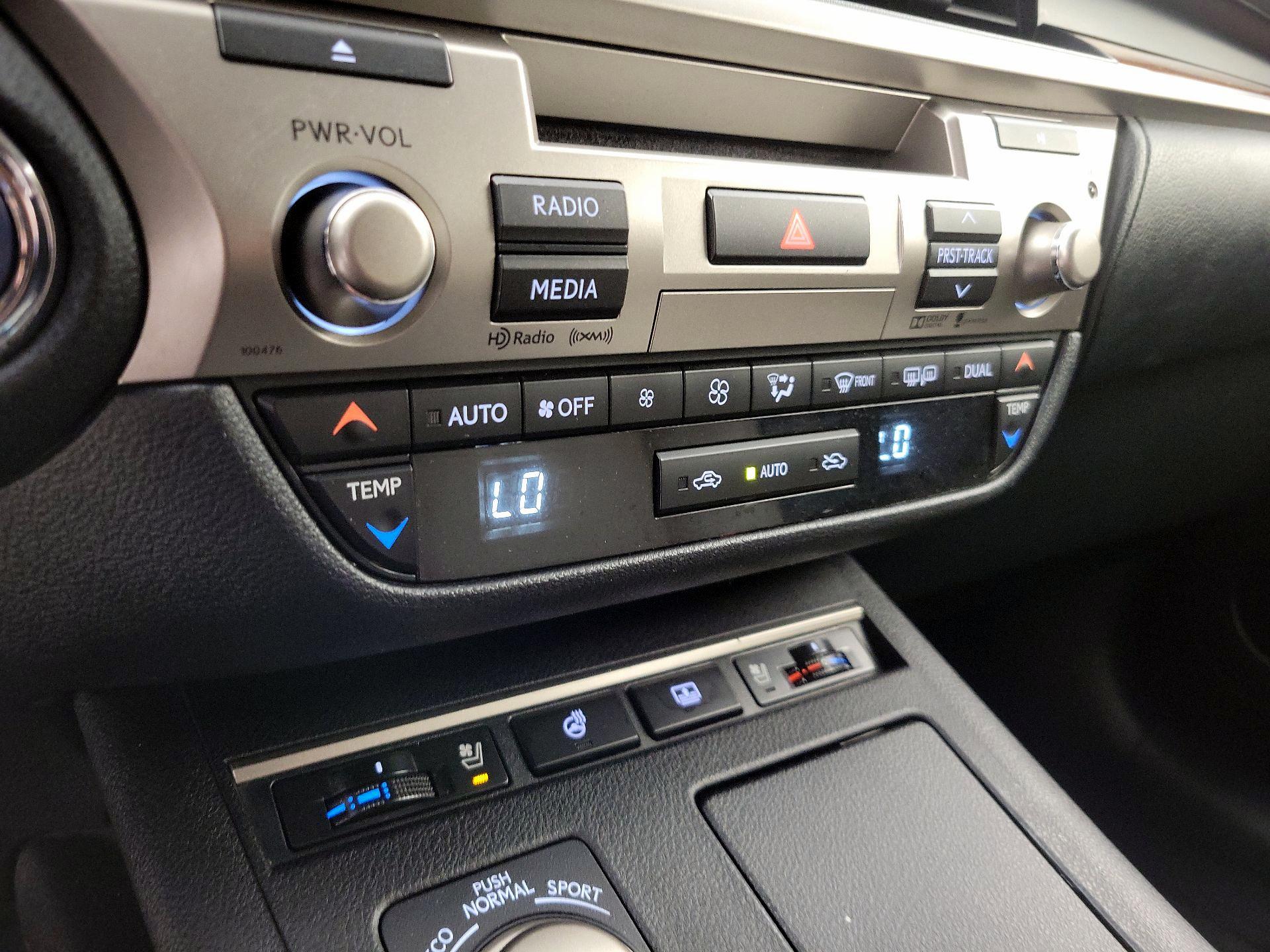 Thumbnail: 2015 Lexus ES - 17