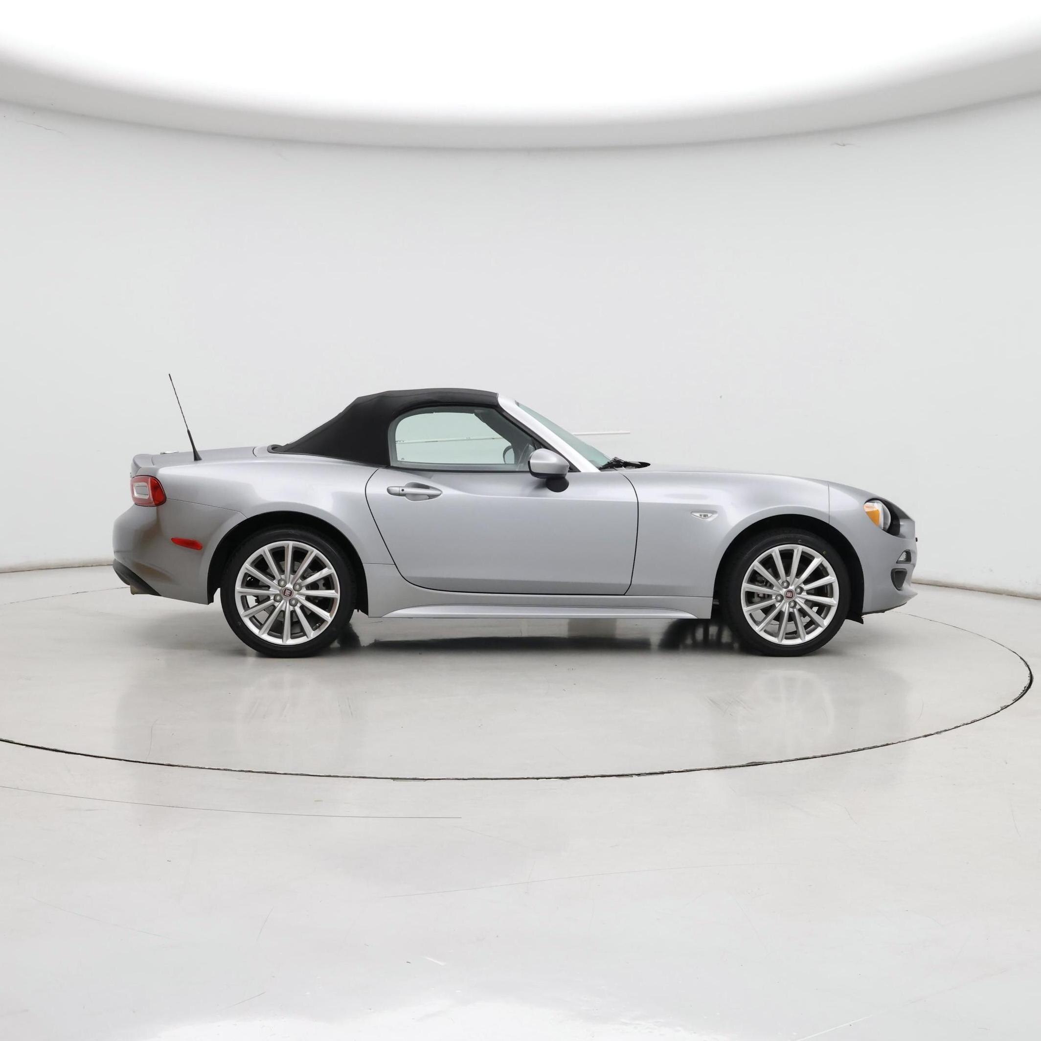 Thumbnail: 2017 Fiat 124 Spider - 7