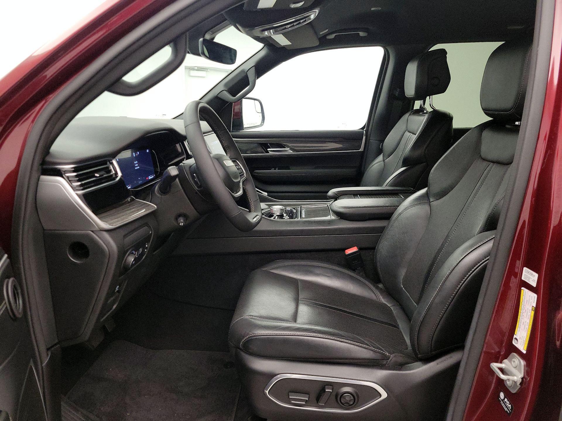 Thumbnail: 2022 Jeep Wagoneer - 11