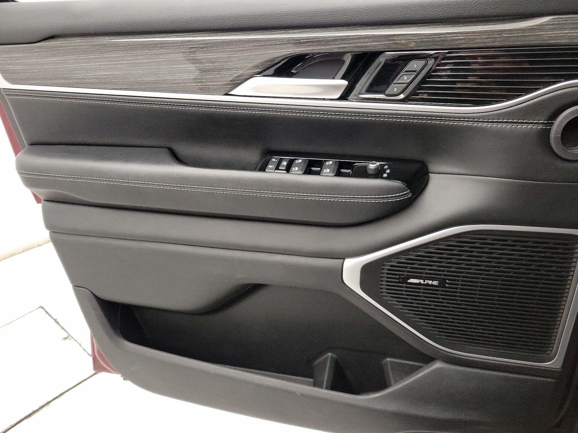 Thumbnail: 2022 Jeep Wagoneer - 12