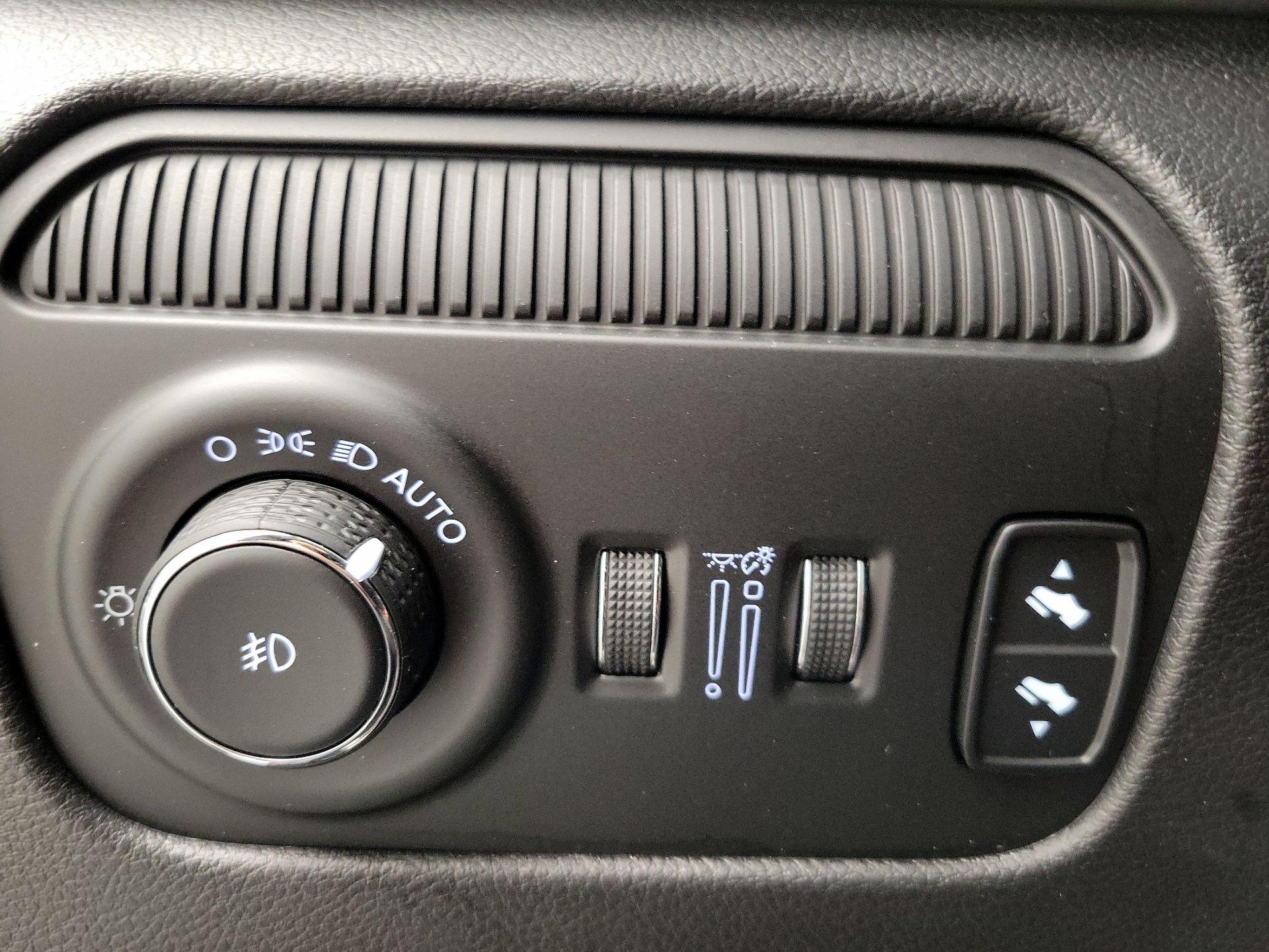 Thumbnail: 2022 Jeep Wagoneer - 13