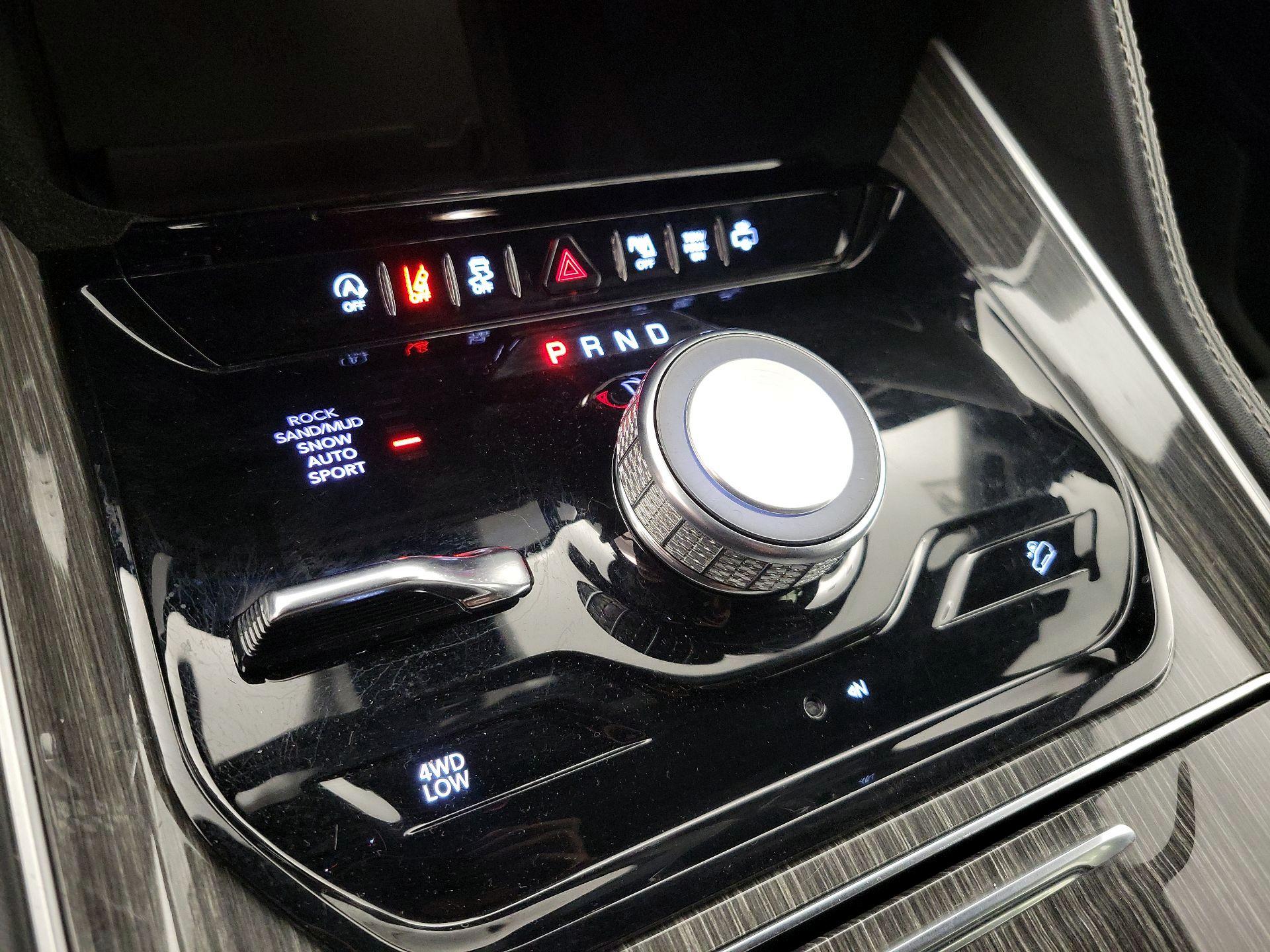 Thumbnail: 2022 Jeep Wagoneer - 18