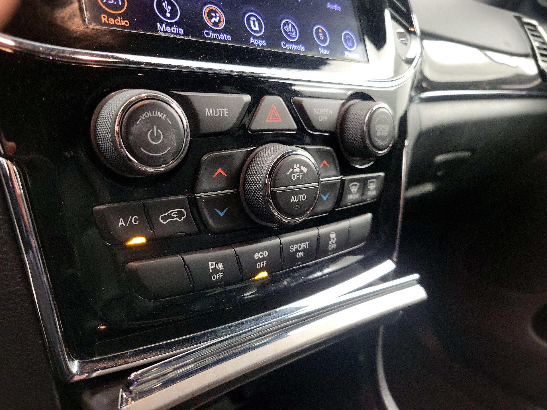 Thumbnail: 2019 Jeep Grand Cherokee - 17