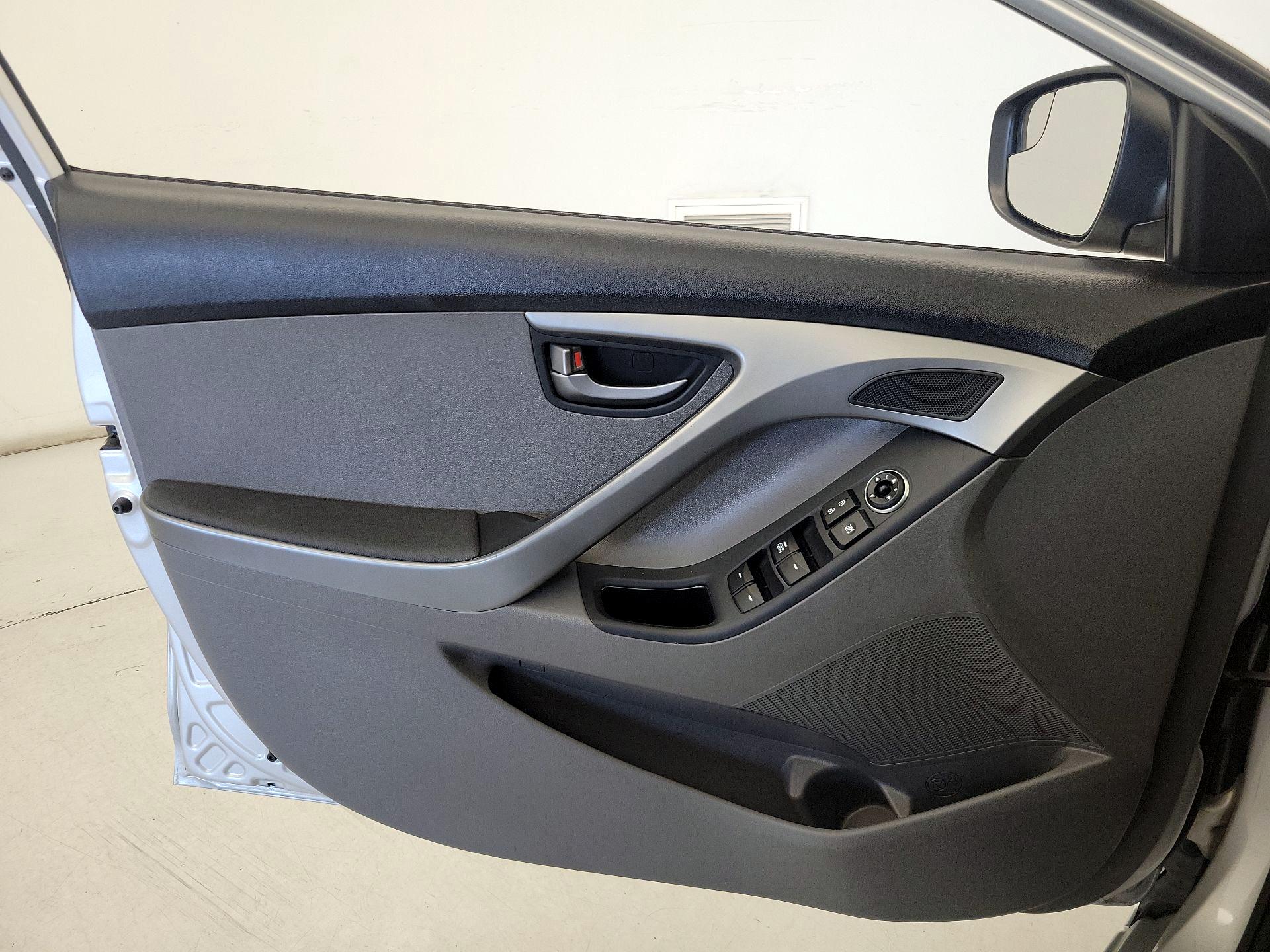 Thumbnail: 2015 Hyundai Elantra - 12