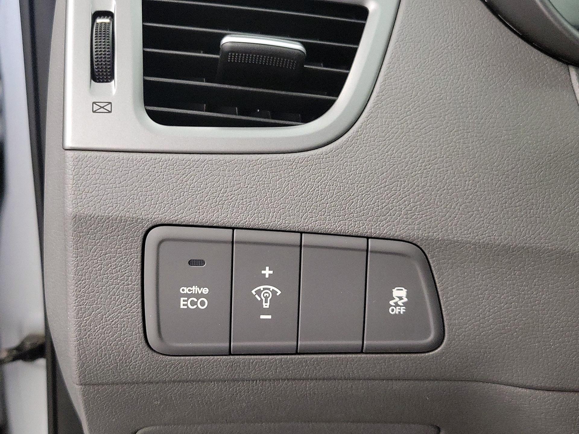 Thumbnail: 2015 Hyundai Elantra - 13