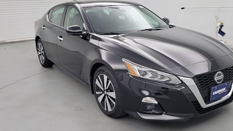2020 Nissan Altima SV Hero Image