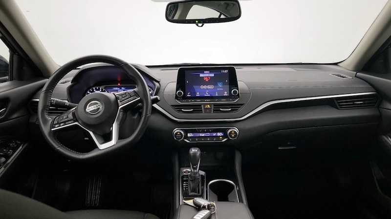 2020 Nissan Altima SV 8